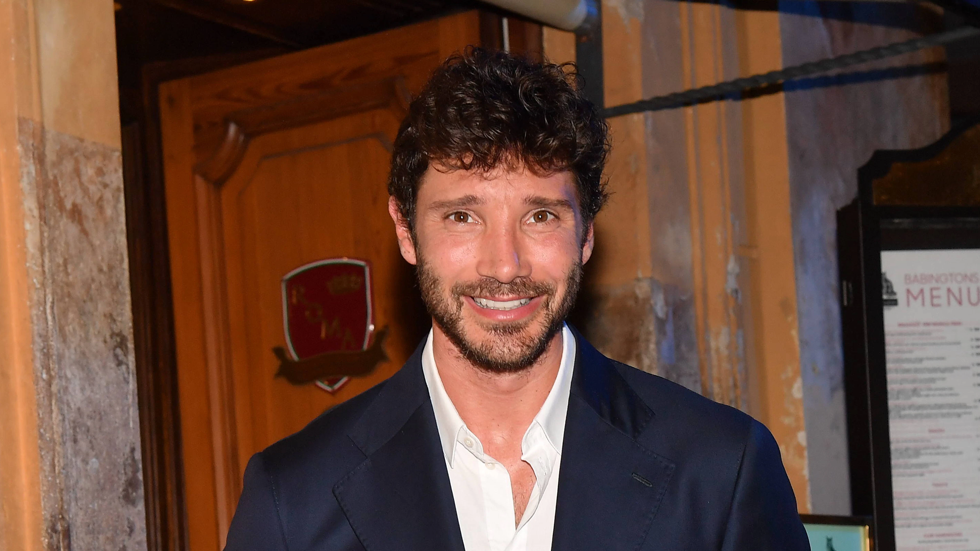 Un nuovo flirt per Stefano De Martino? Un like sguinzaglia le ipotesi dei fan