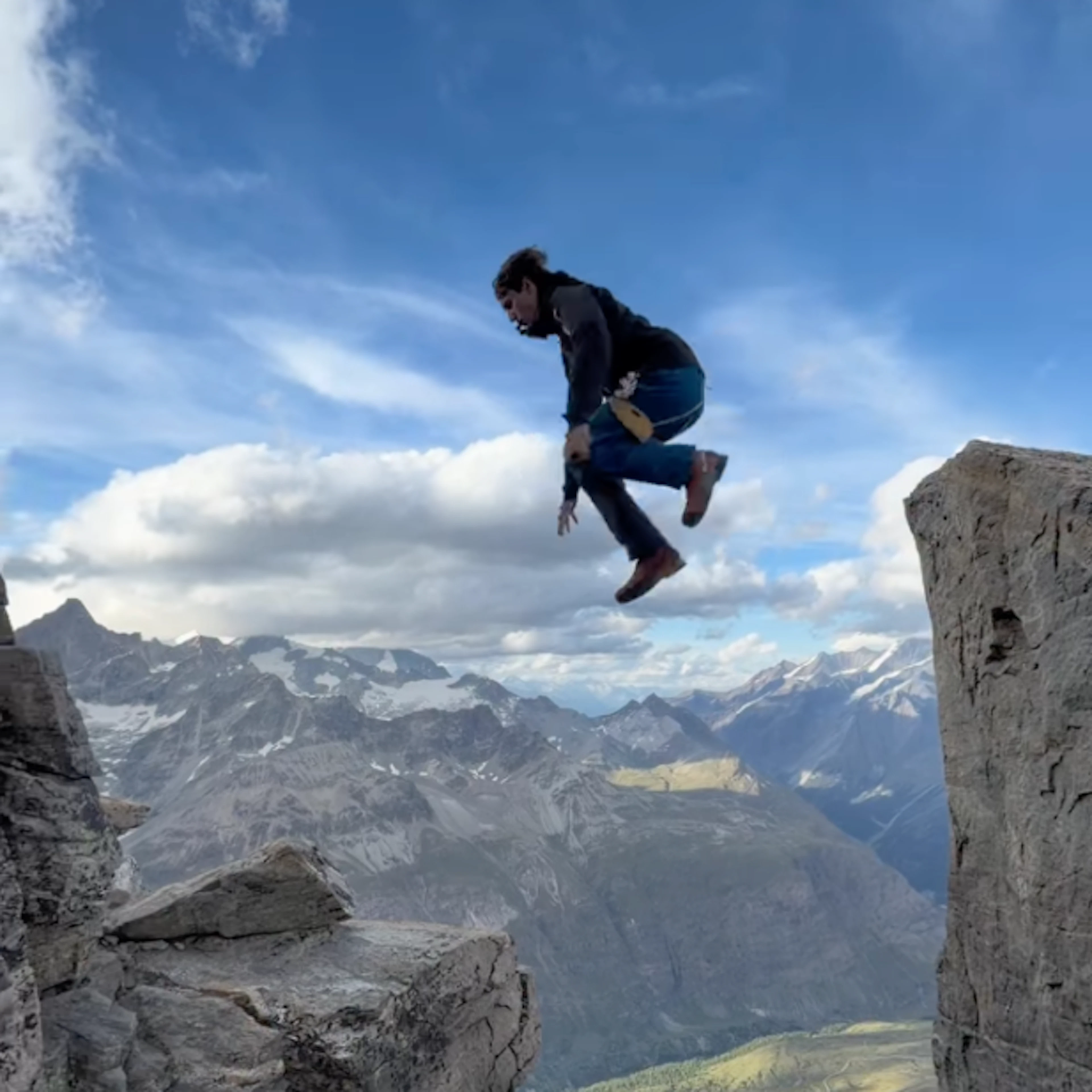 Backflip auf dem Gipfelgrat