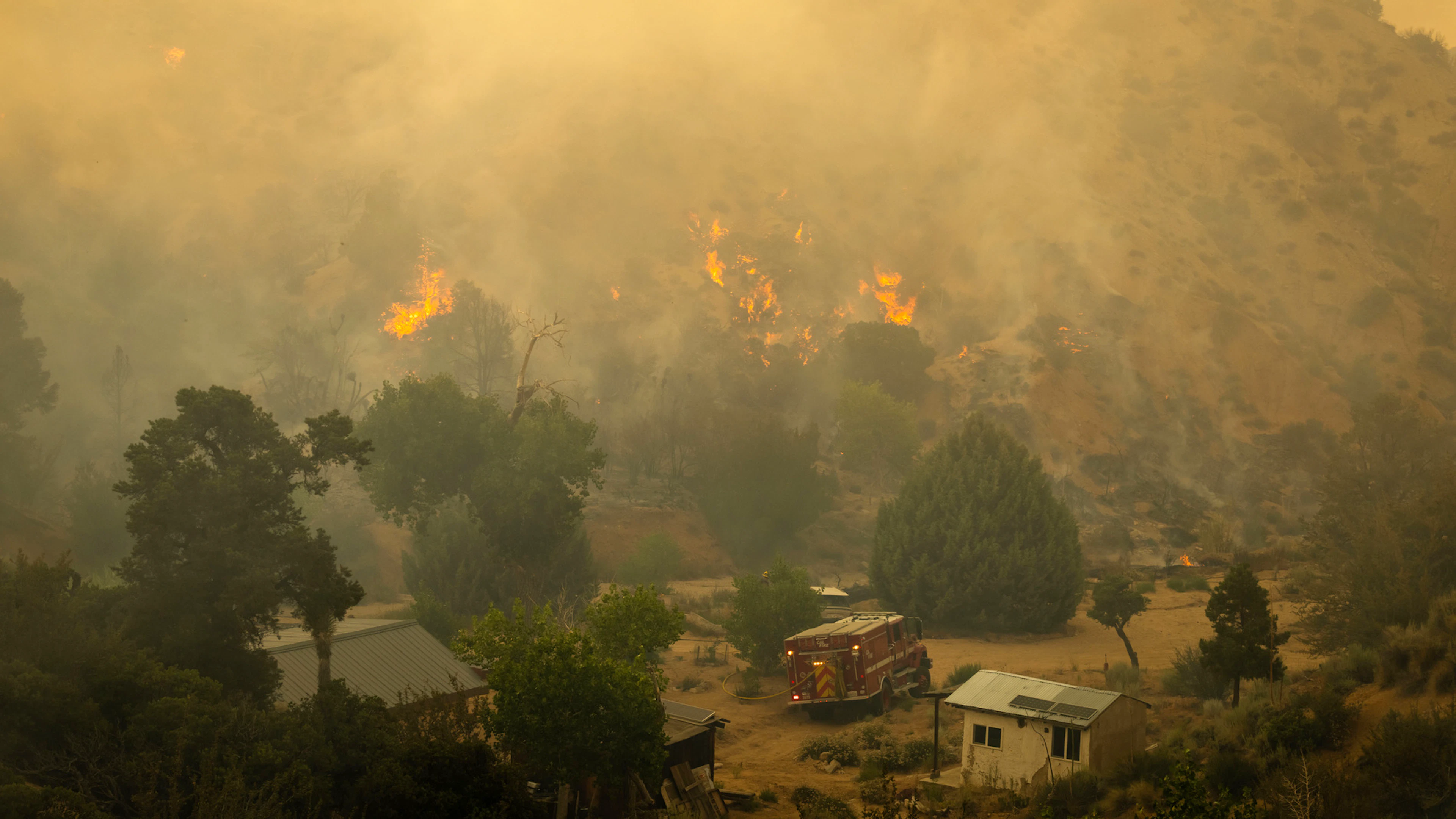 La fumée des incendies de forêt canadiens sature l'air (image d’illustration).