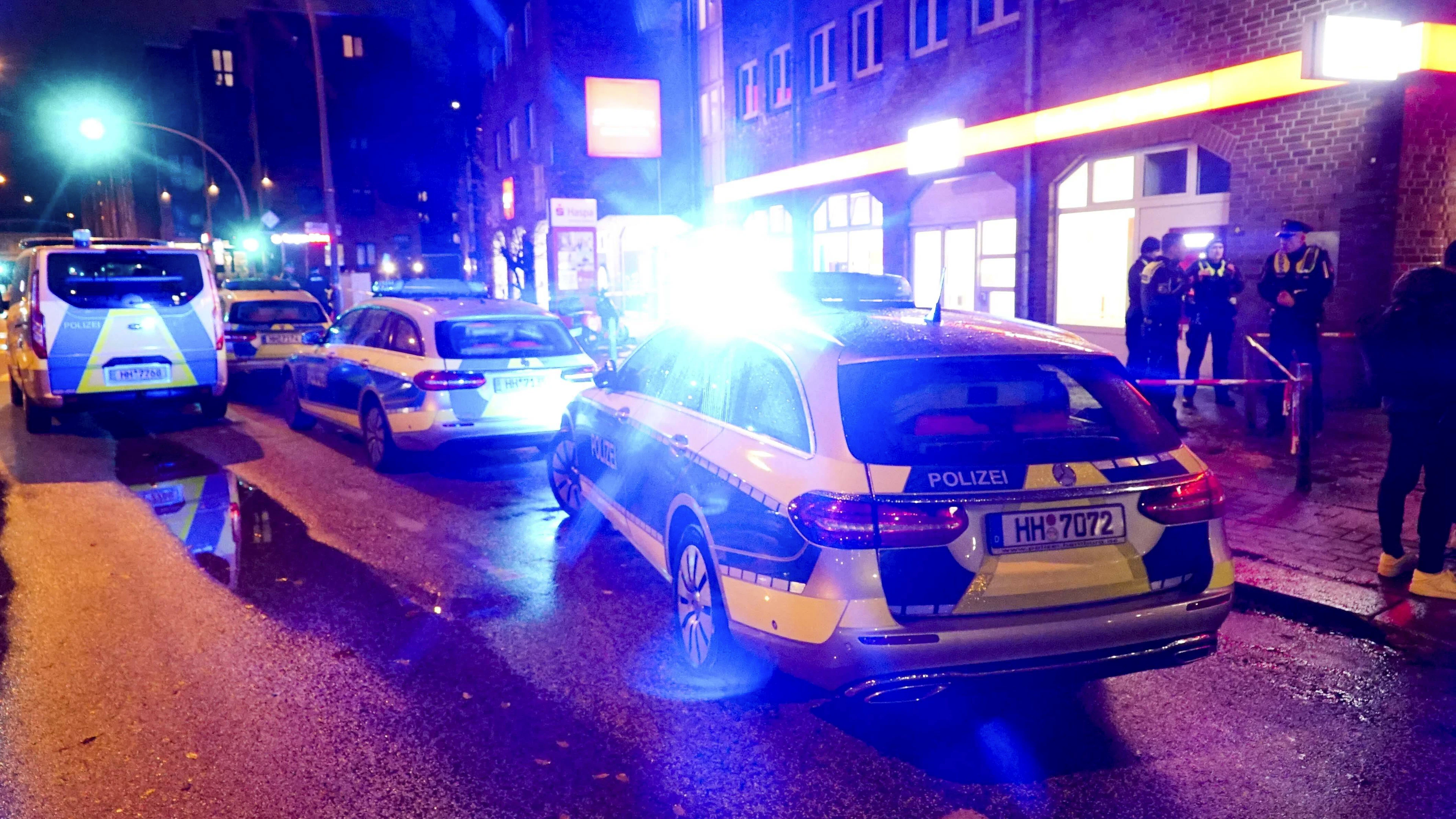 Während sein Fall verhandelt wird, bricht Angeklagter in mehrere Banken ein
