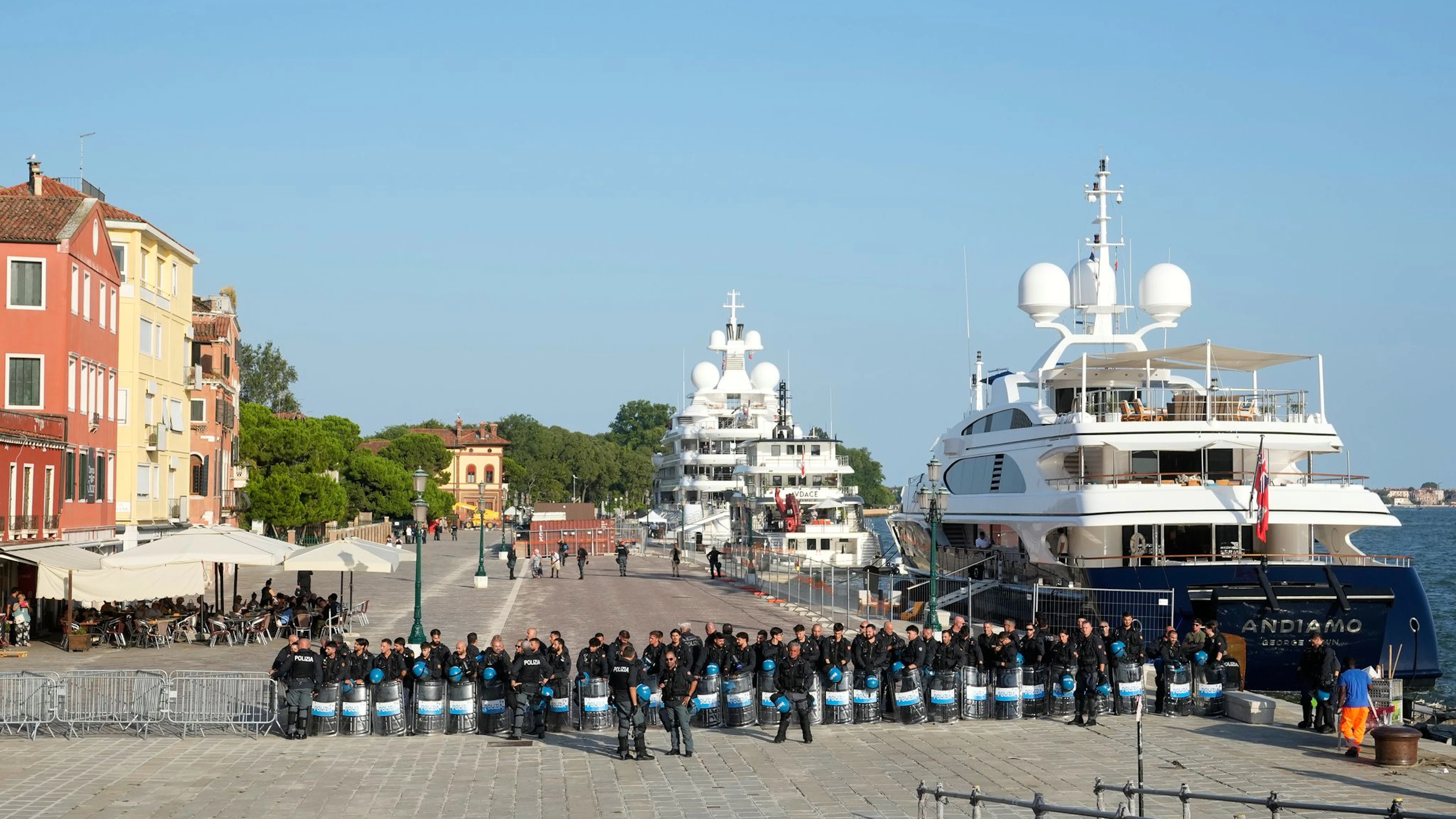 US-Botschafter löst mit Megajacht in Venedig Proteste aus