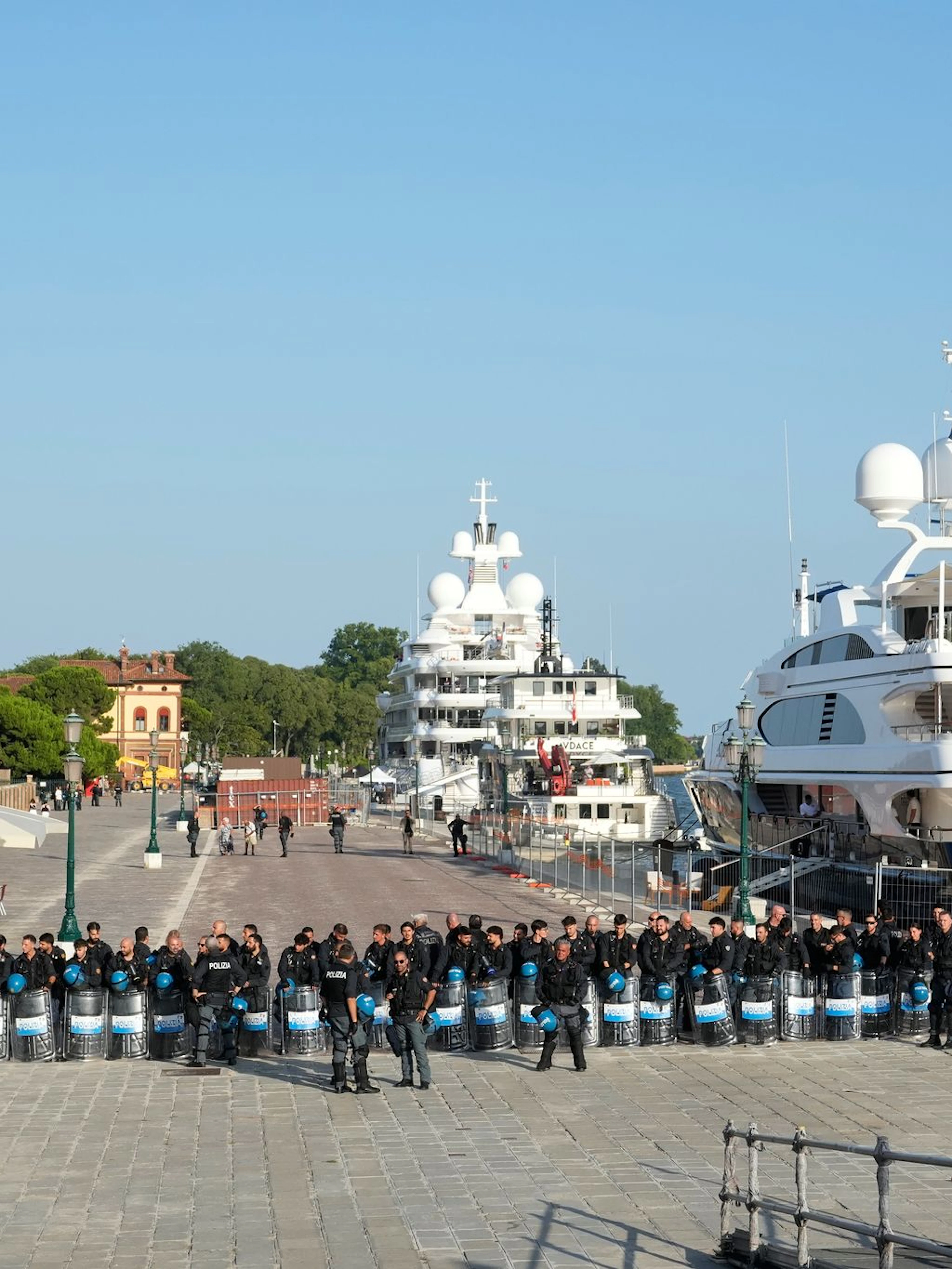 US-Botschafter löst mit Megajacht in Venedig Proteste aus