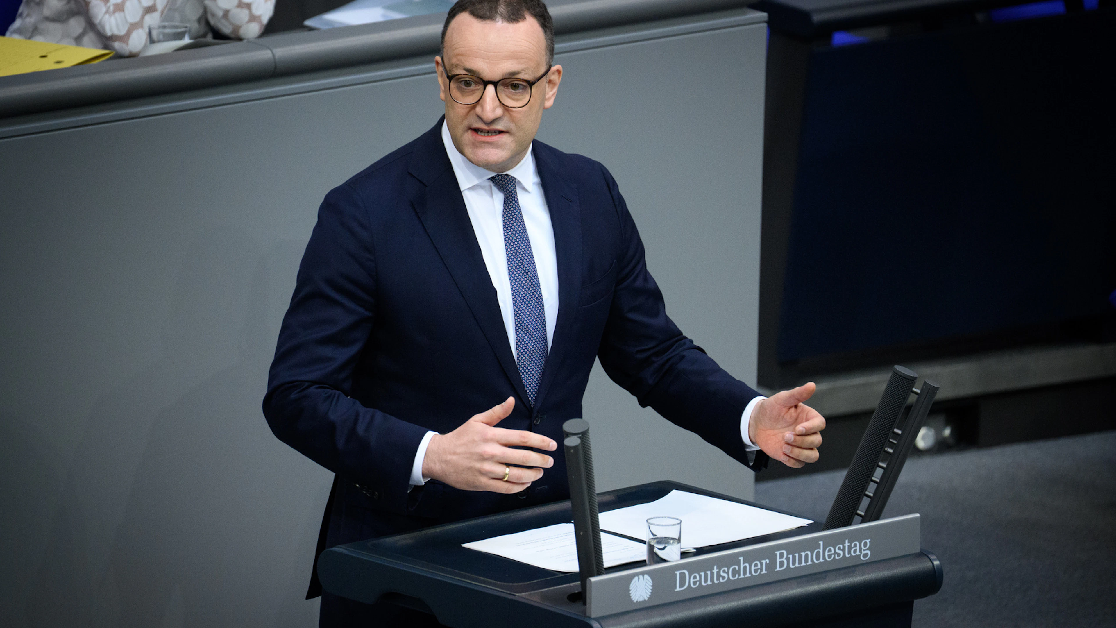 Son enfant né par GPA : le chef des députés conservateurs allemands démissionne