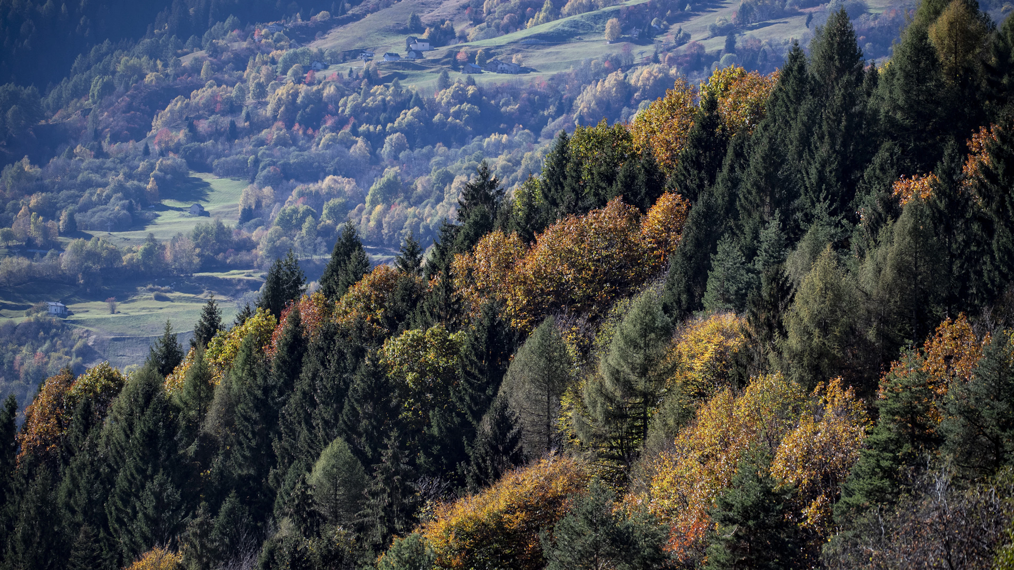 Cade per diversi metri in alta Valle di Blenio, muore un 35enne