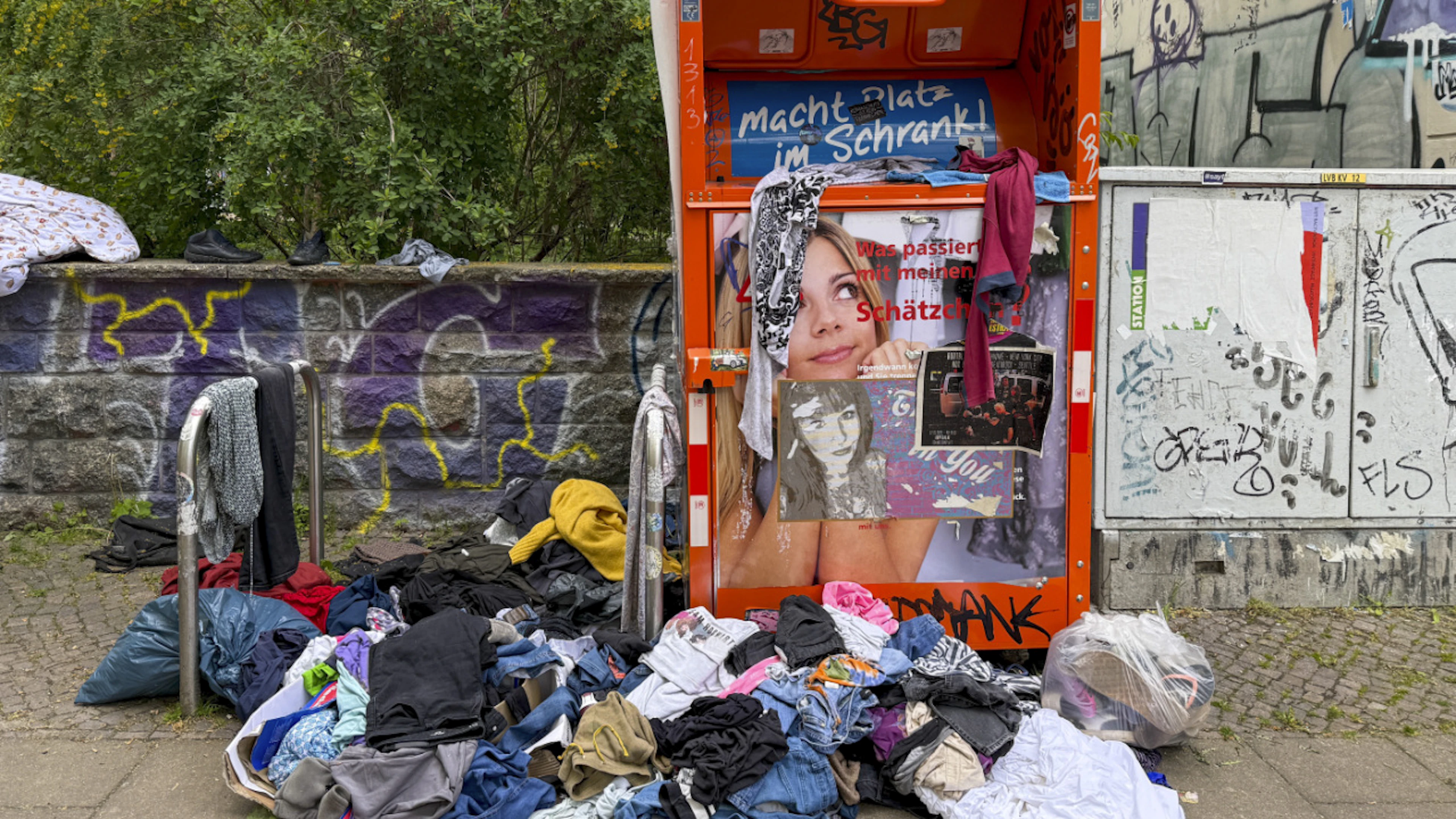 It's not just individuals who throw their clothes away. Unsold clothing and shoes also often end up in the trash. (File photo)