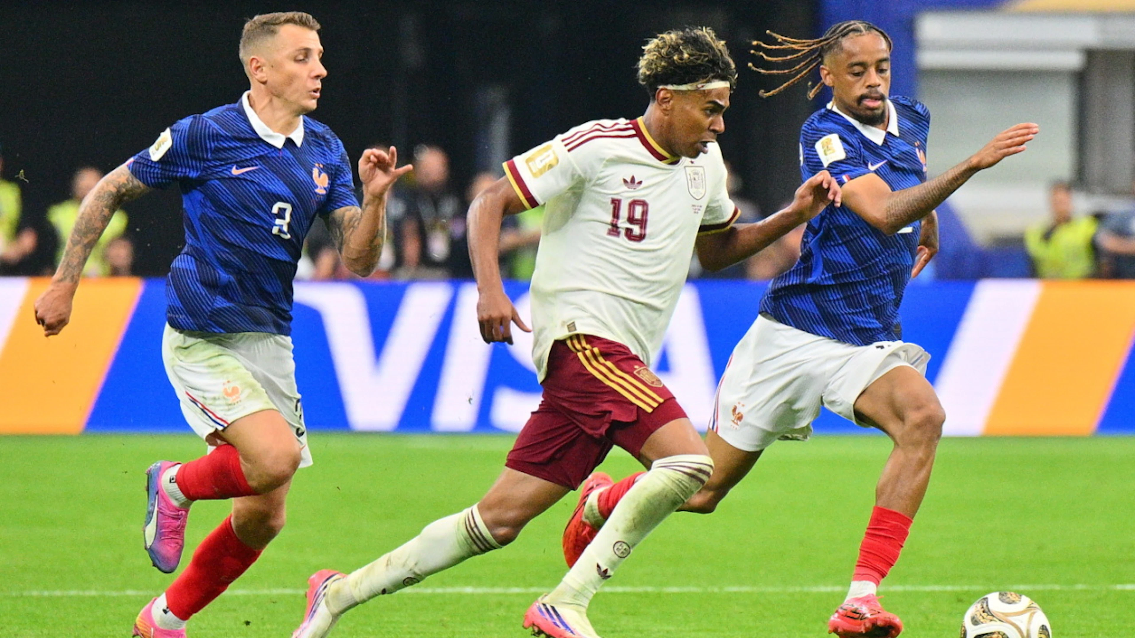 Yamal wieder fit, Martinez mit Schmerzen