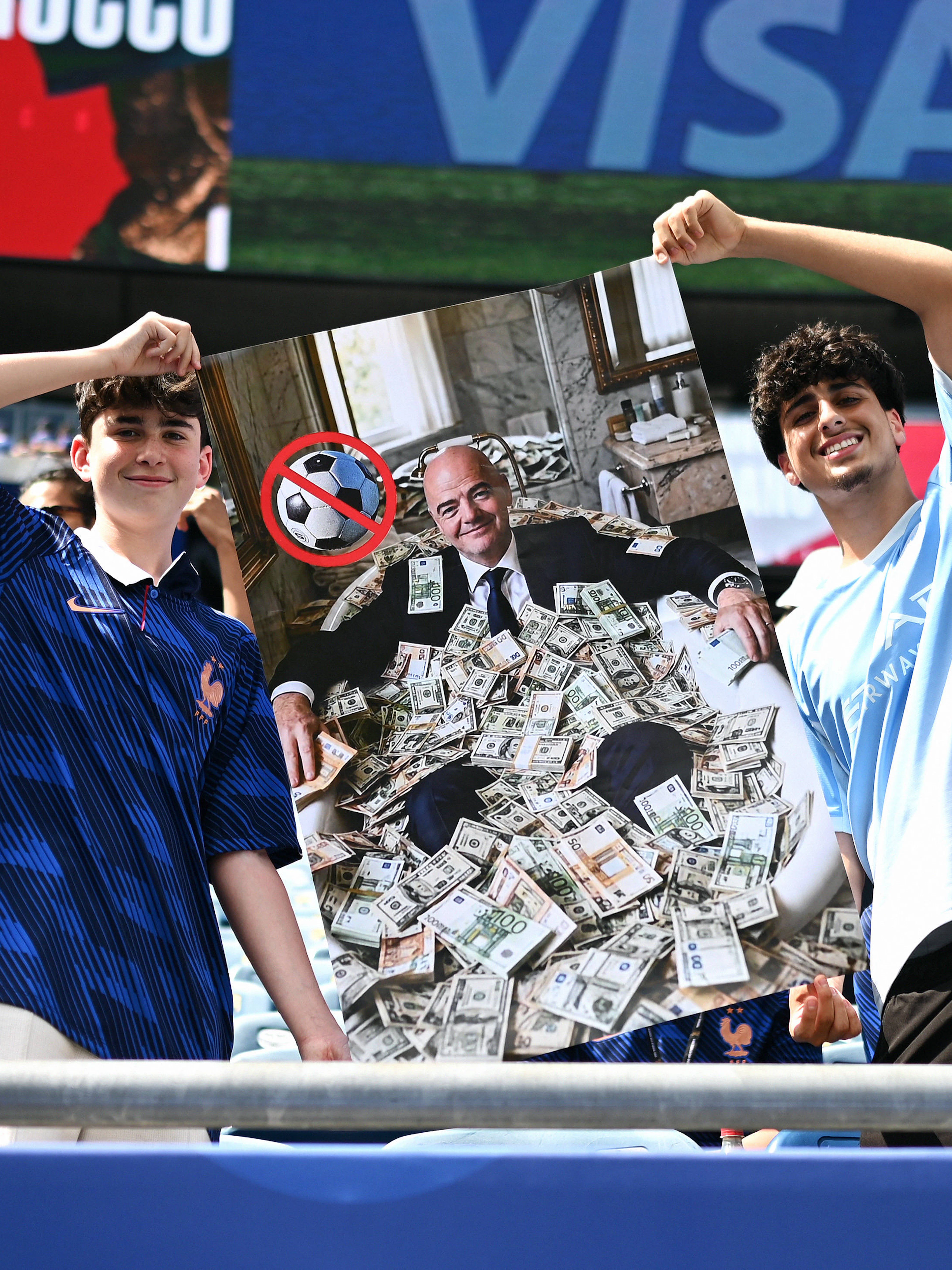 Fino a 2,3 milioni di dollari: prezzi astronomici per i biglietti della finale - Manzambi sbarca in Inghilterra