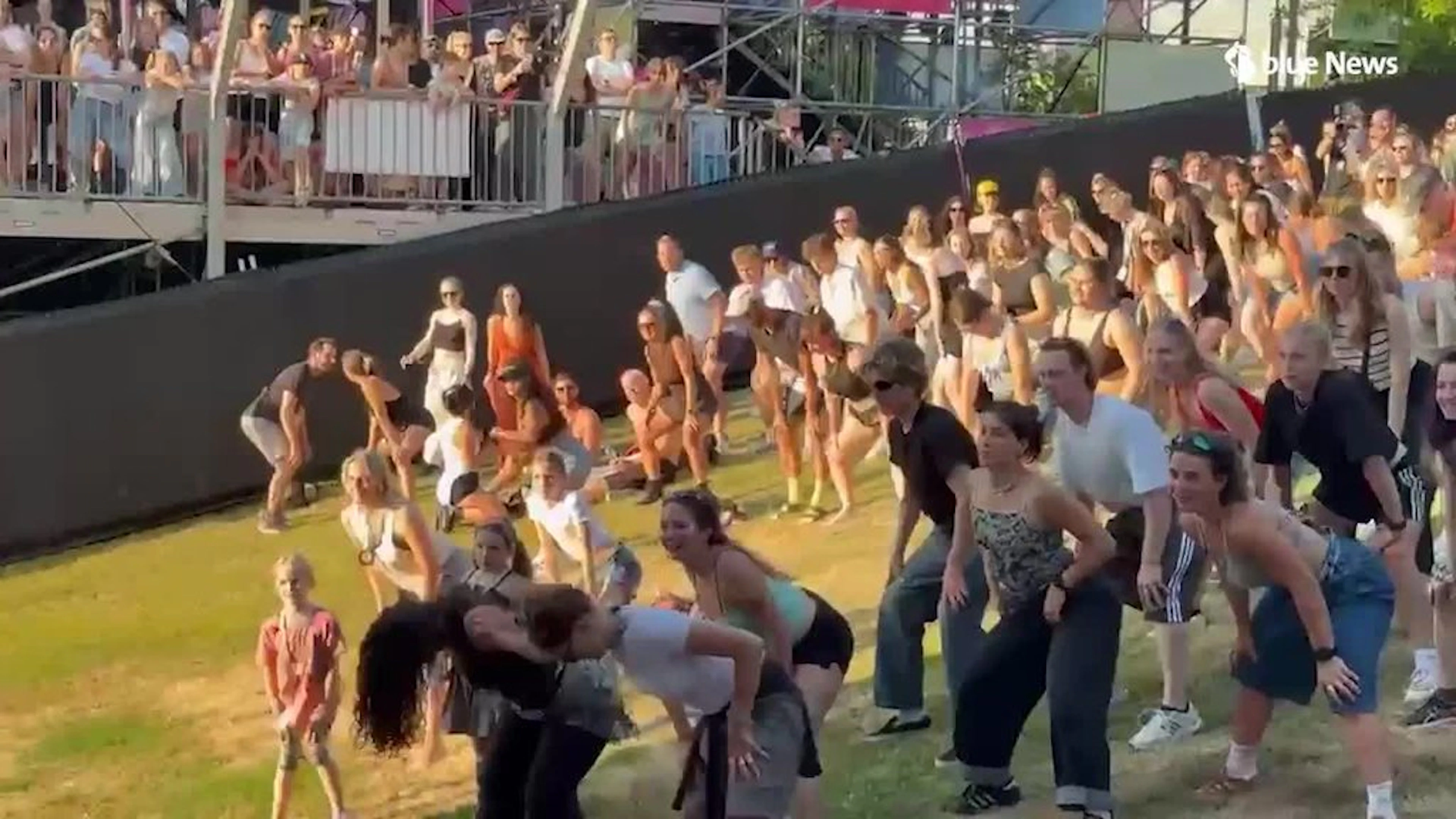 Oh là là! Plötzlich wackeln auf dem Gurten ganz viele Füdlis