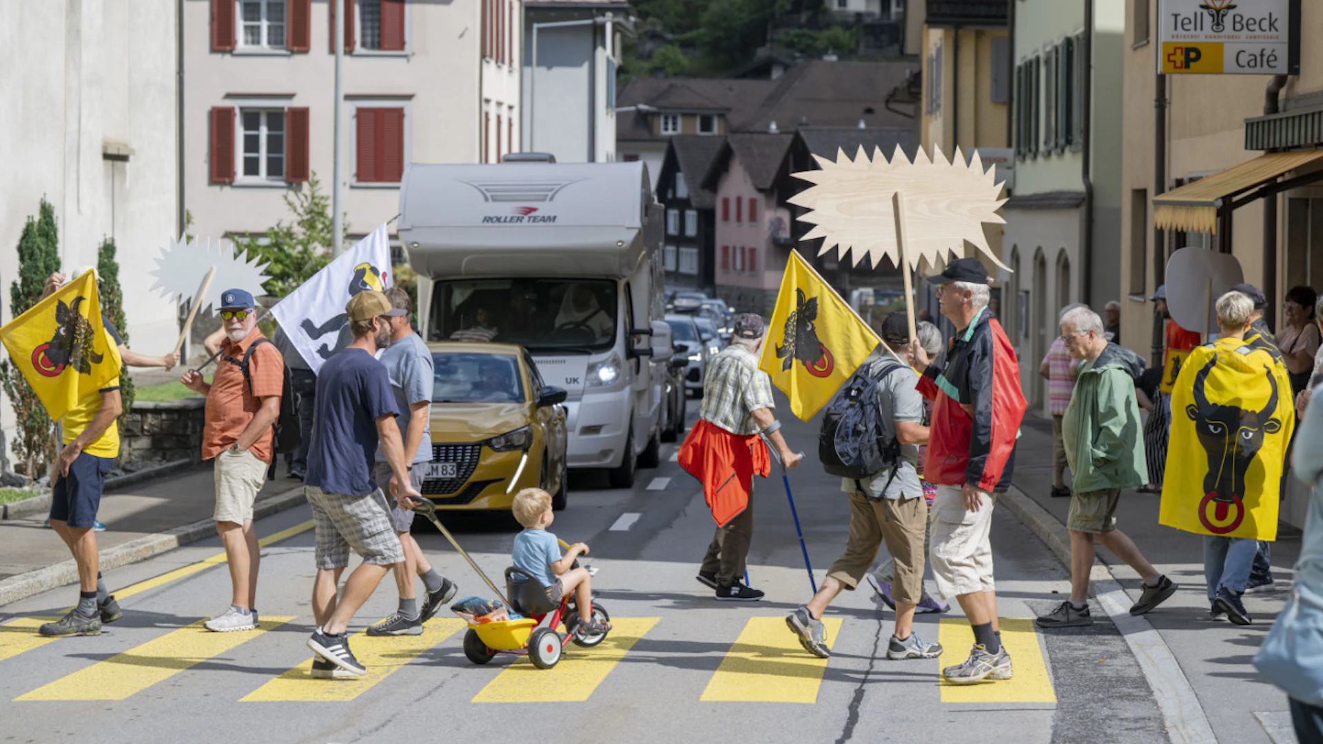 Gli urani non ne possono più del traffico nei villaggi.