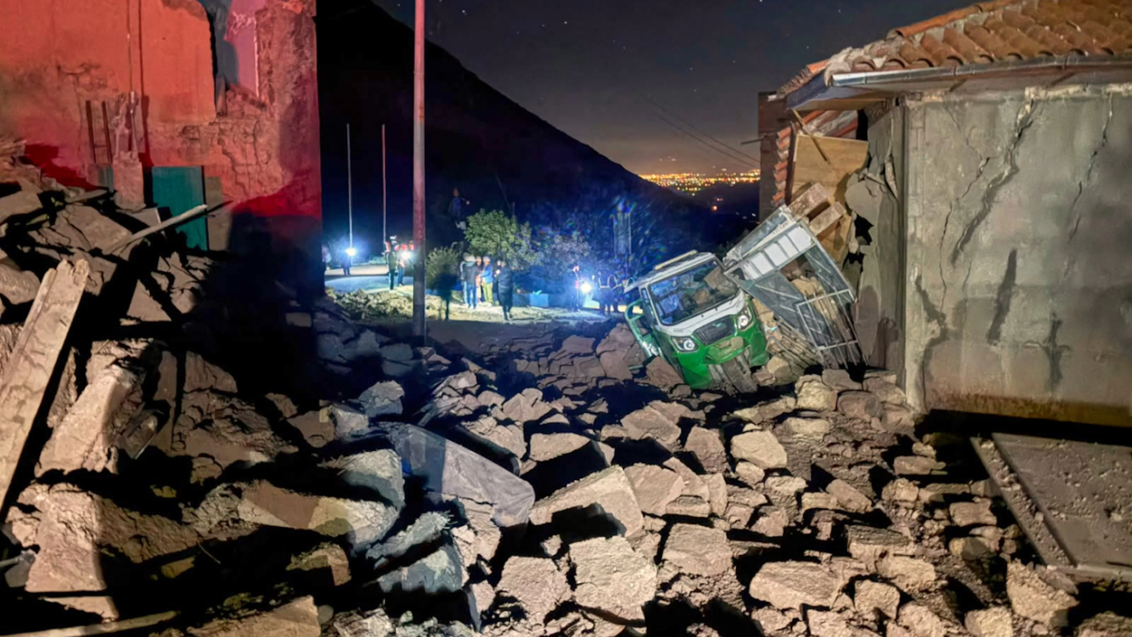 A three-wheeled motorcycle is stuck amid the rubble of houses that collapsed after an earthquake. Photo: Jhefry Sedano/AP/dpa