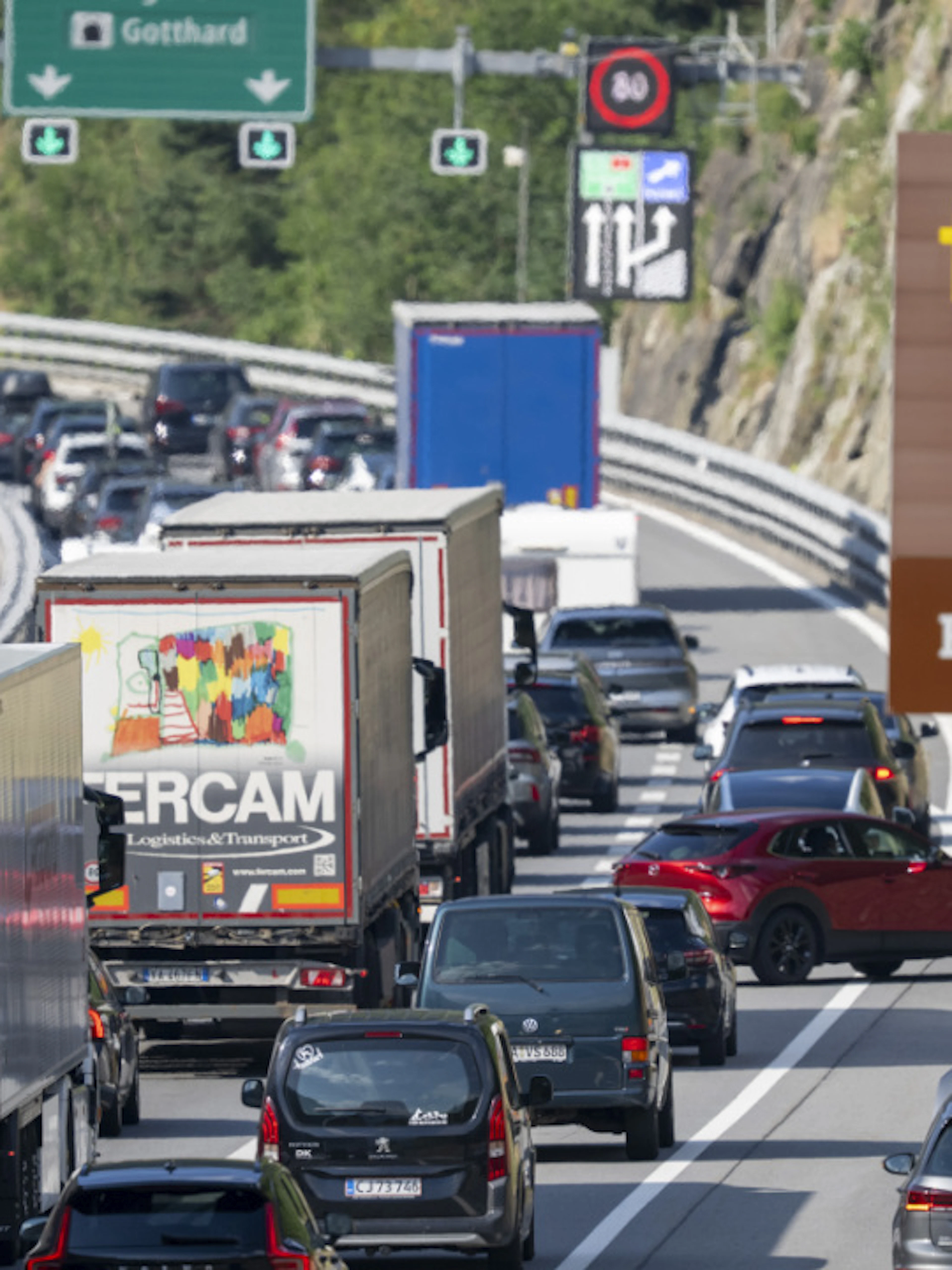 Coda di 12 chilometri al portale nord del San Gottardo