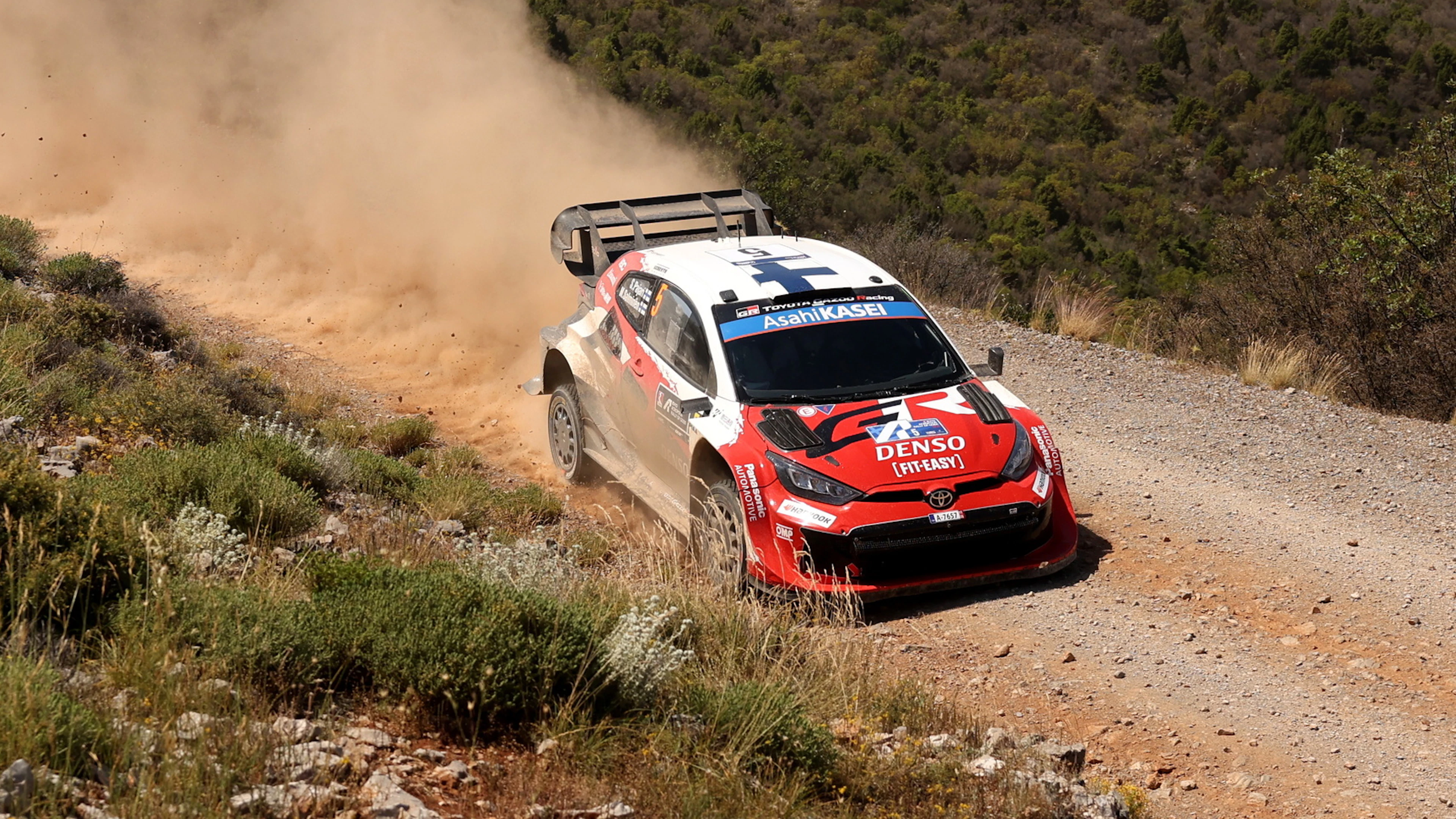 mi Pajari survole l'épreuve et vise un premier sacre en WRC.