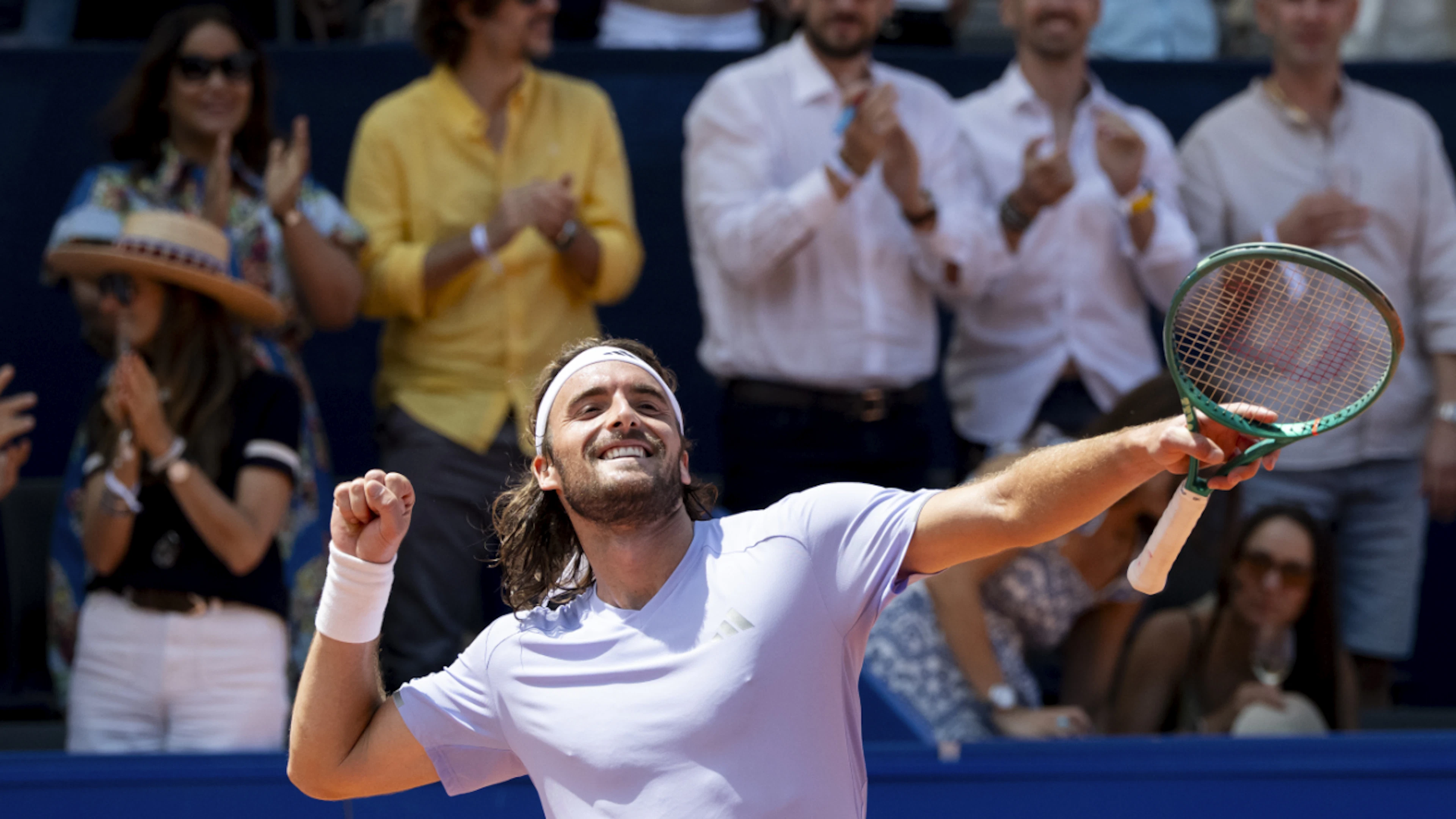 Gstaad sourit à Tsitsipas, sacré après une longue traversée du désert