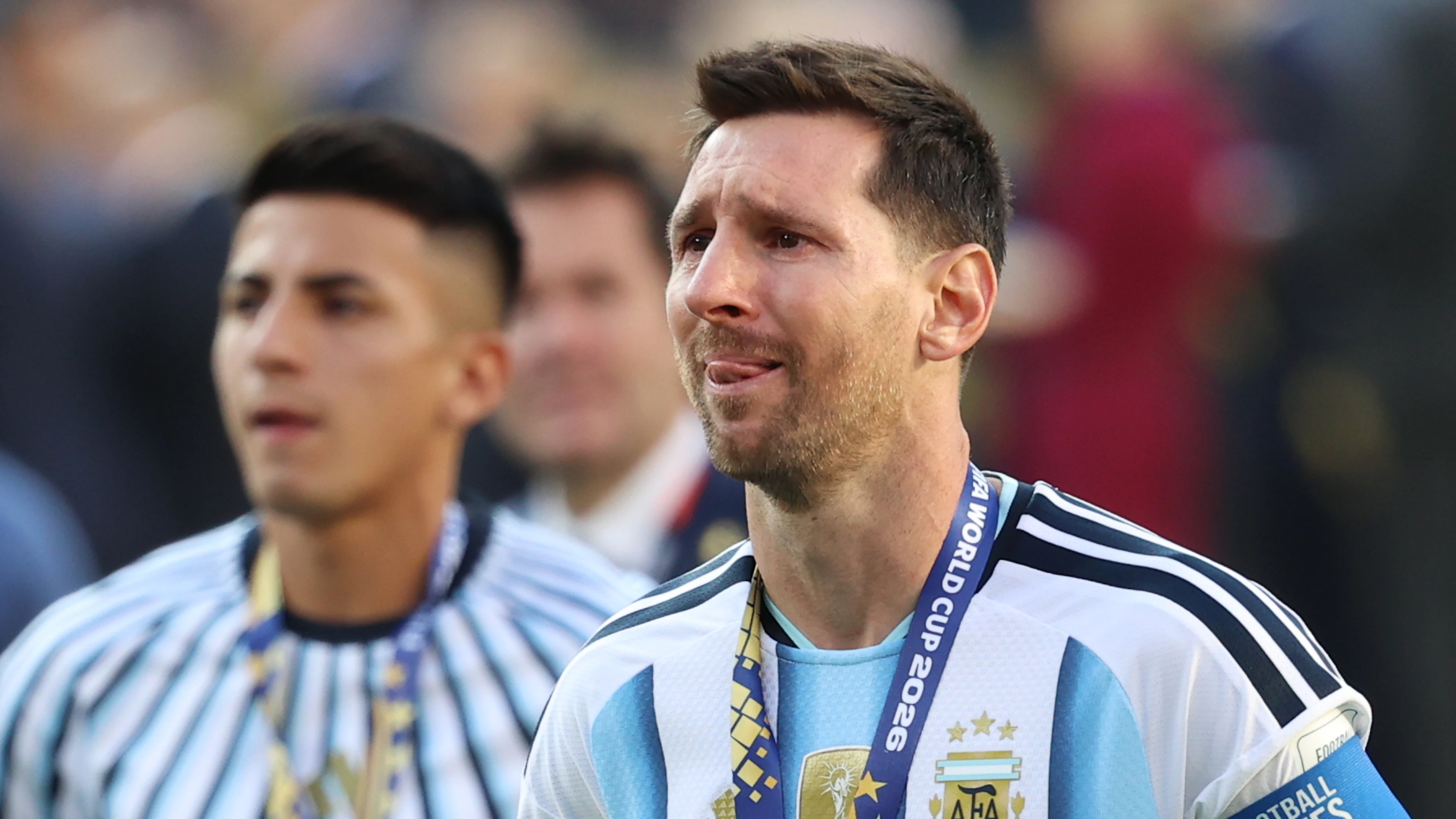 La Spagna campione del mondo fa piangere Messi. E Trump si intrufola nella foto con la coppa
