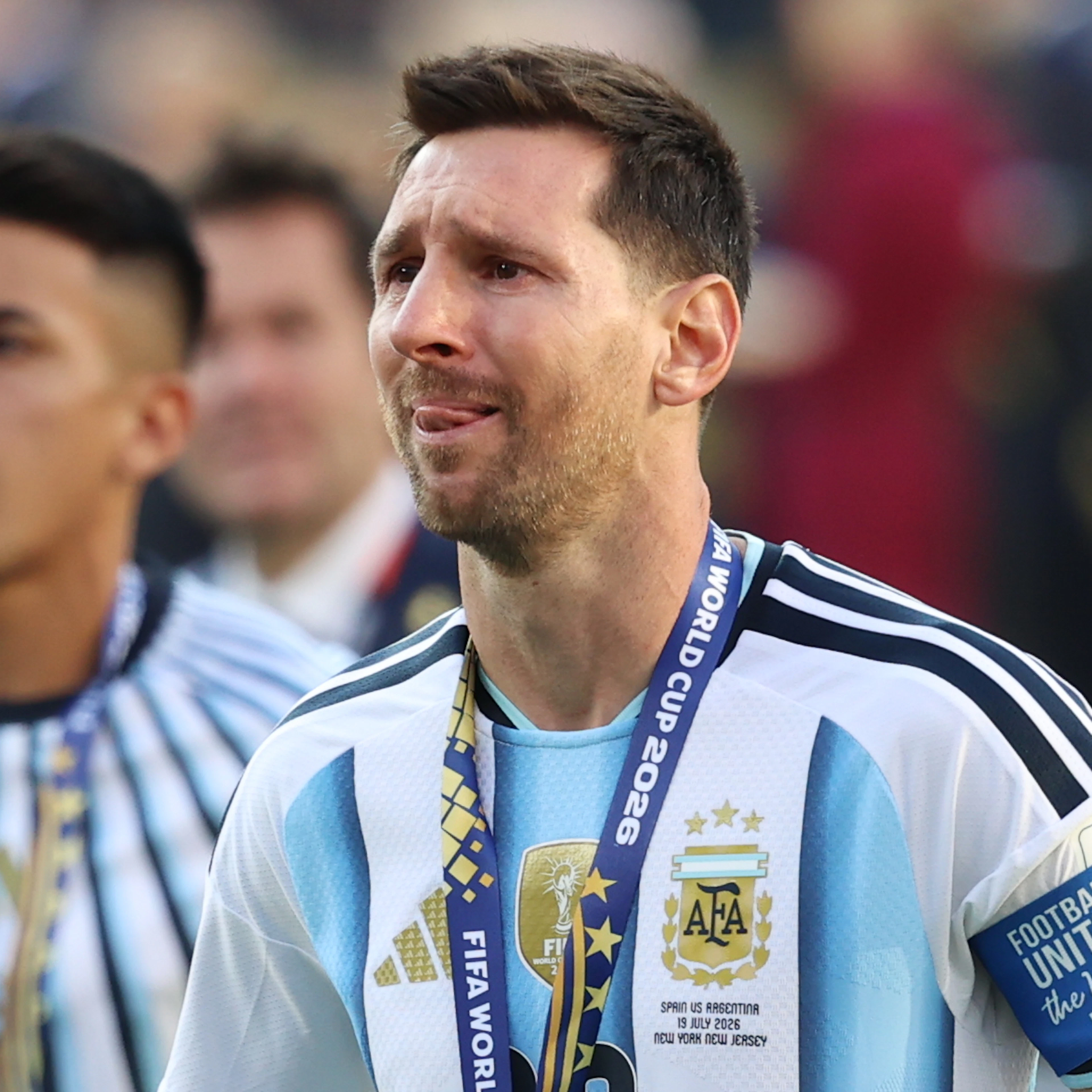 La Spagna campione del mondo fa piangere Messi. E Trump si intrufola nella foto con la coppa
