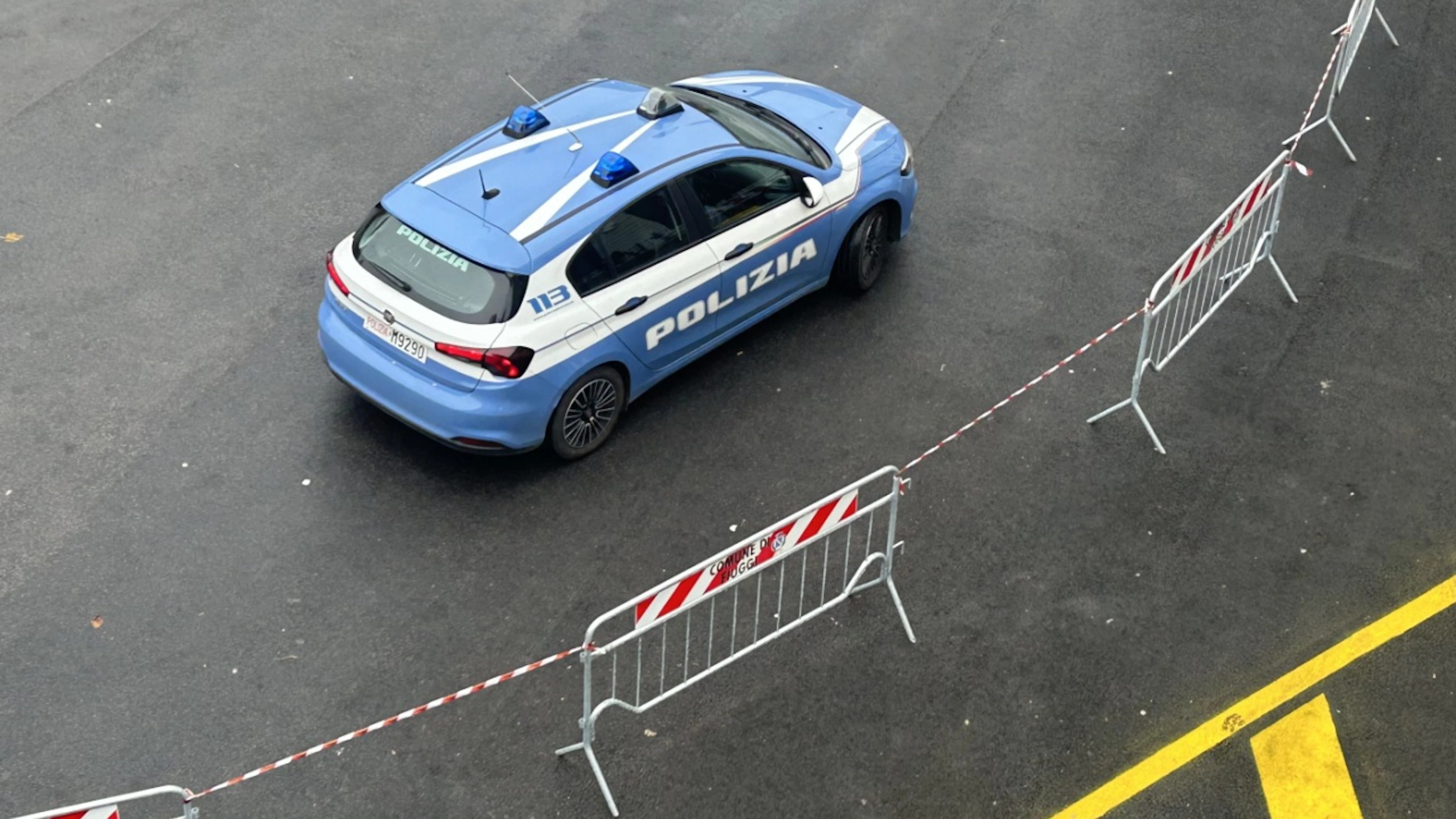 Polizeibeamte fixieren Mann minutenlang am Boden – er stirbt