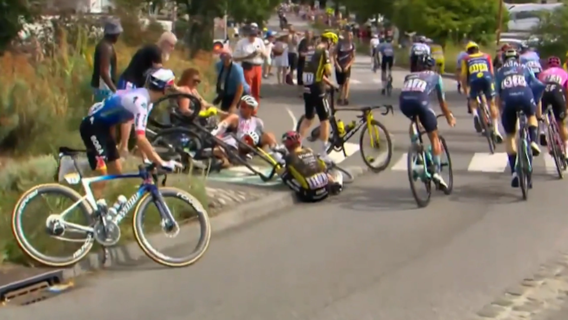 Jonas Vingegaard has to withdraw from the 2026 Tour de France early.