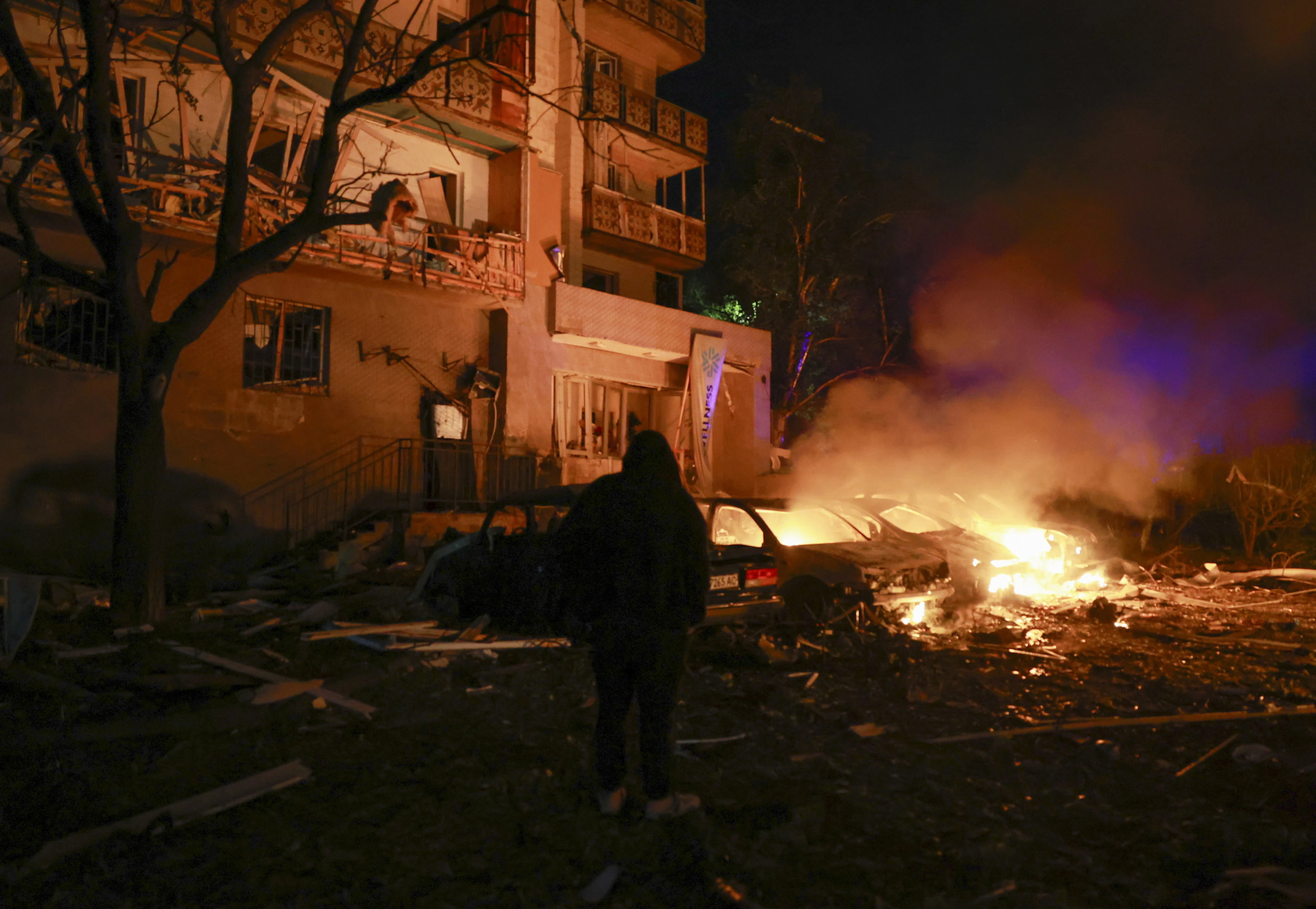 Una tempesta di fuoco si è abbattuta su Kiev durante la notte.
