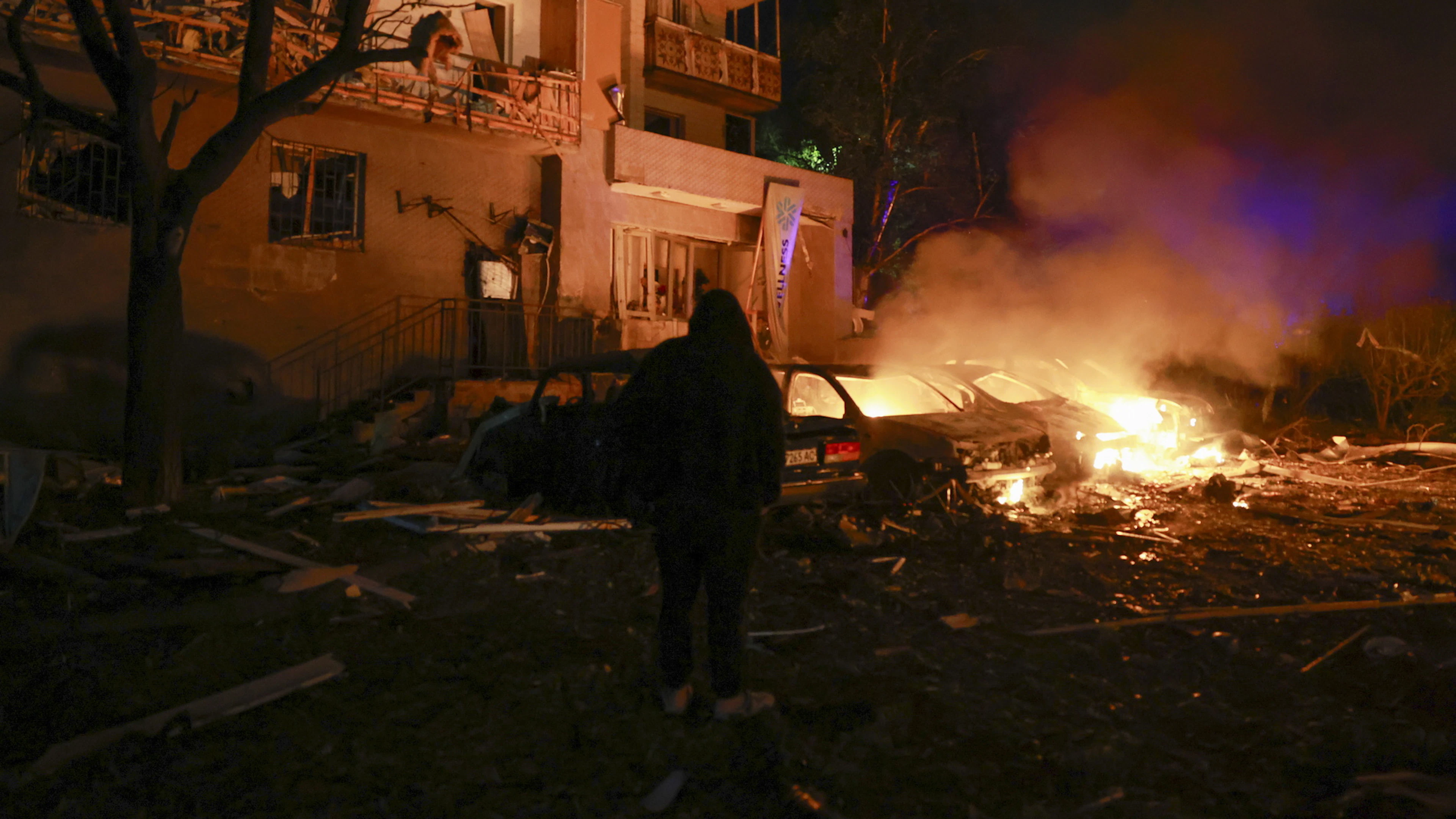 Notte d'inferno a Kiev, Mosca scatena una tempesta di missili e droni sull'Ucraina