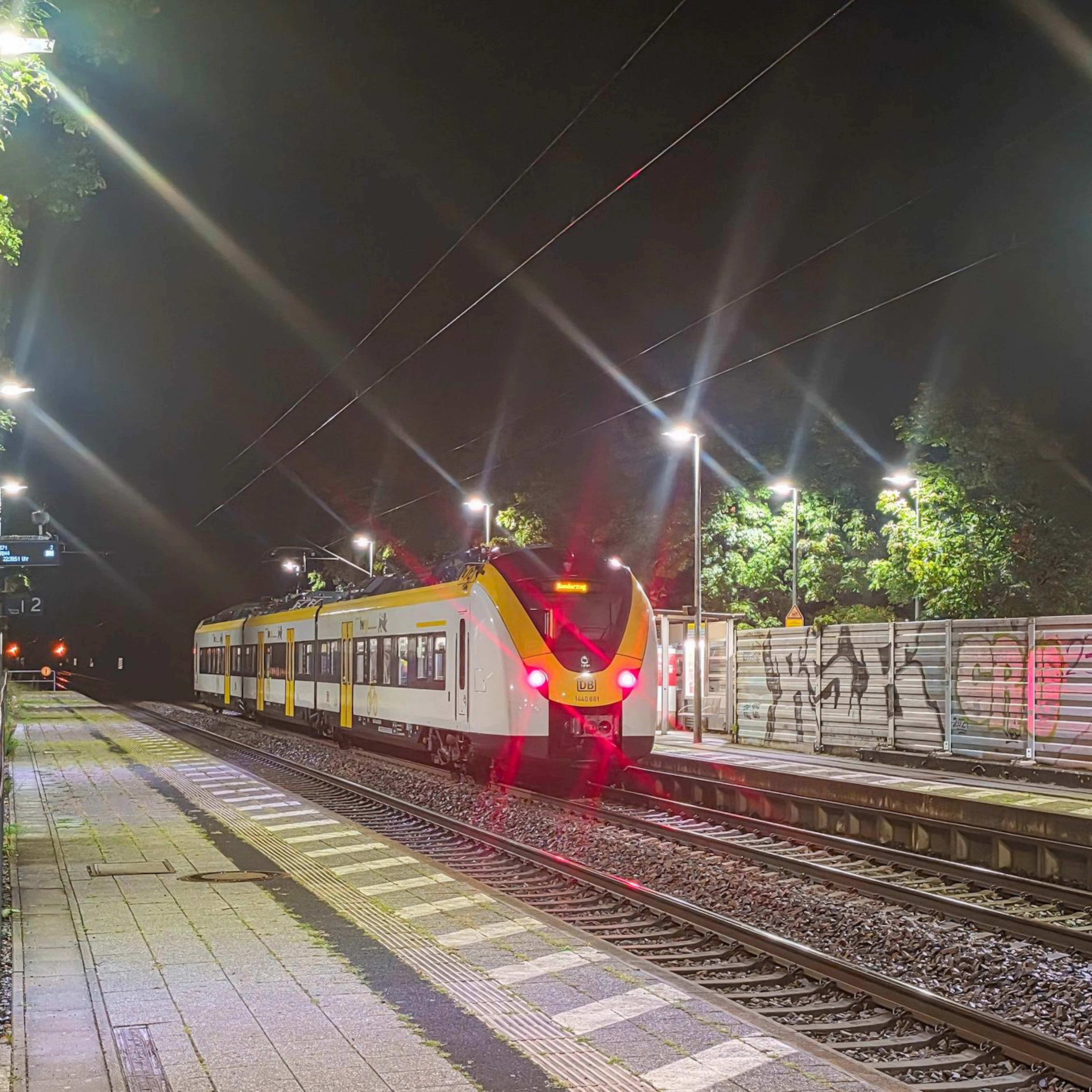Bei 120 km/h aus dem Zug gestossen