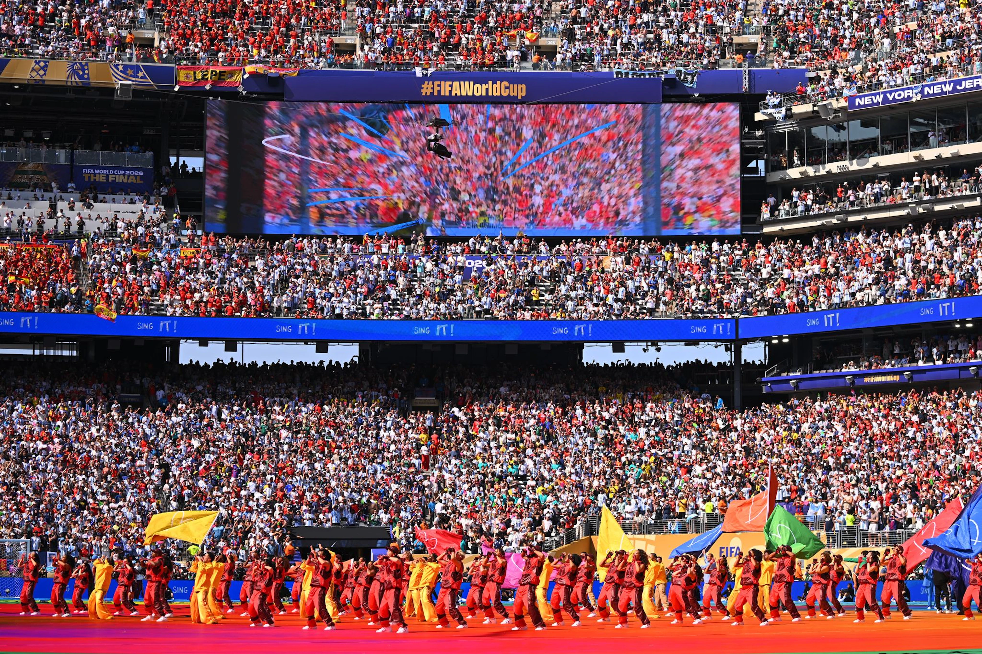 Per la prima volta nella storia di una finale dei Mondiali si è tenuto uno spettacolo durante l'intervallo.