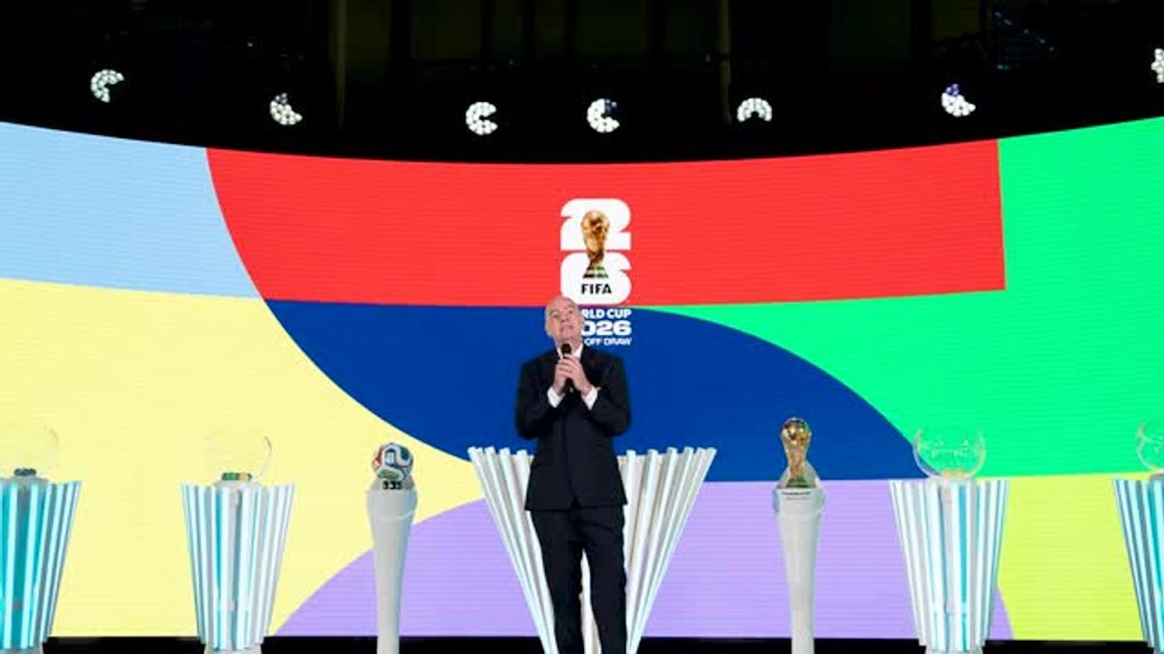 Heftige Kritik: FIFA-Präsident flog zweieinhalbmal um die Erde
