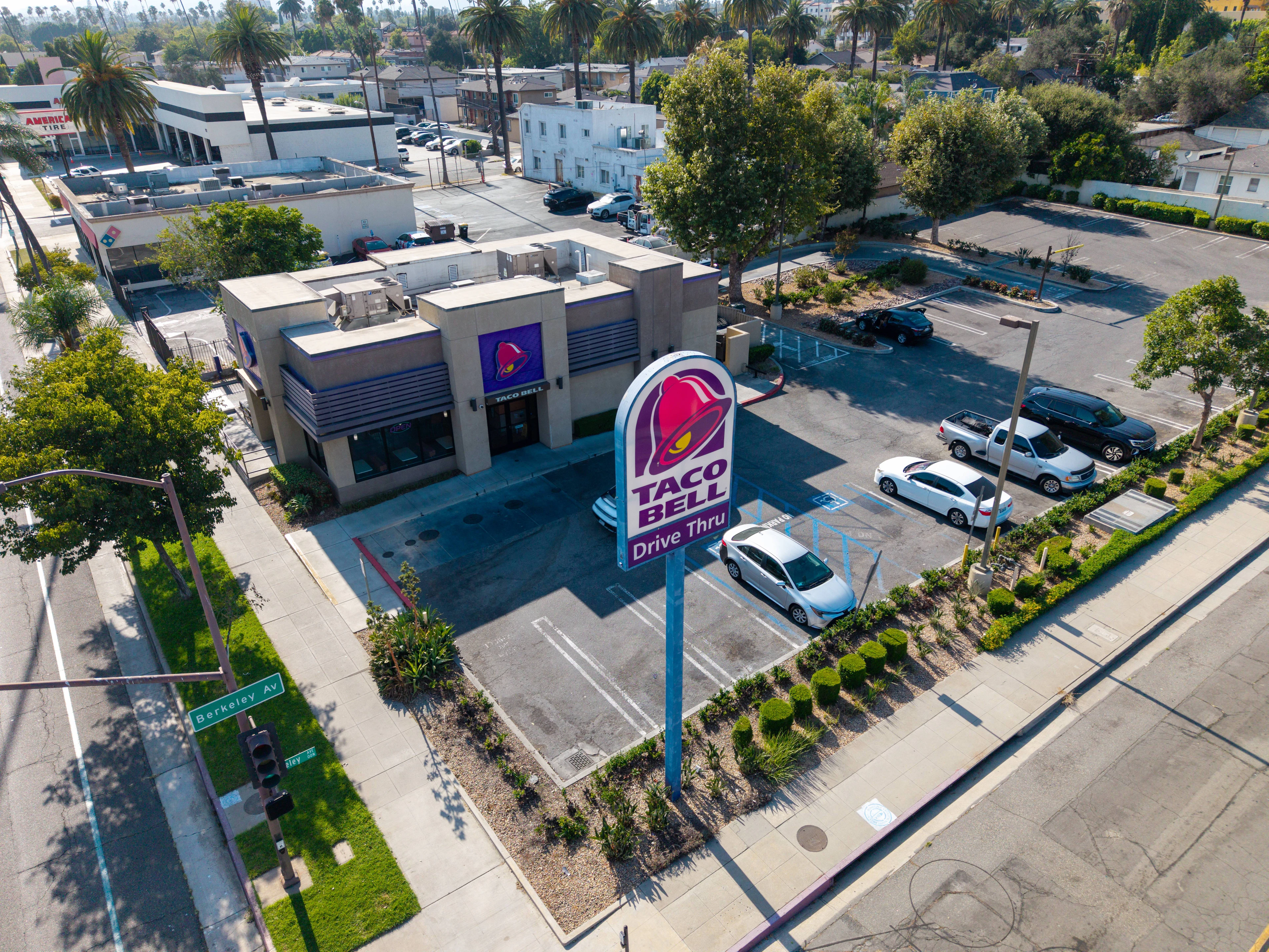 The U.S. Food and Drug Administration (FDA) wrongly issued a warning about iceberg lettuce from Taco Bell locations.