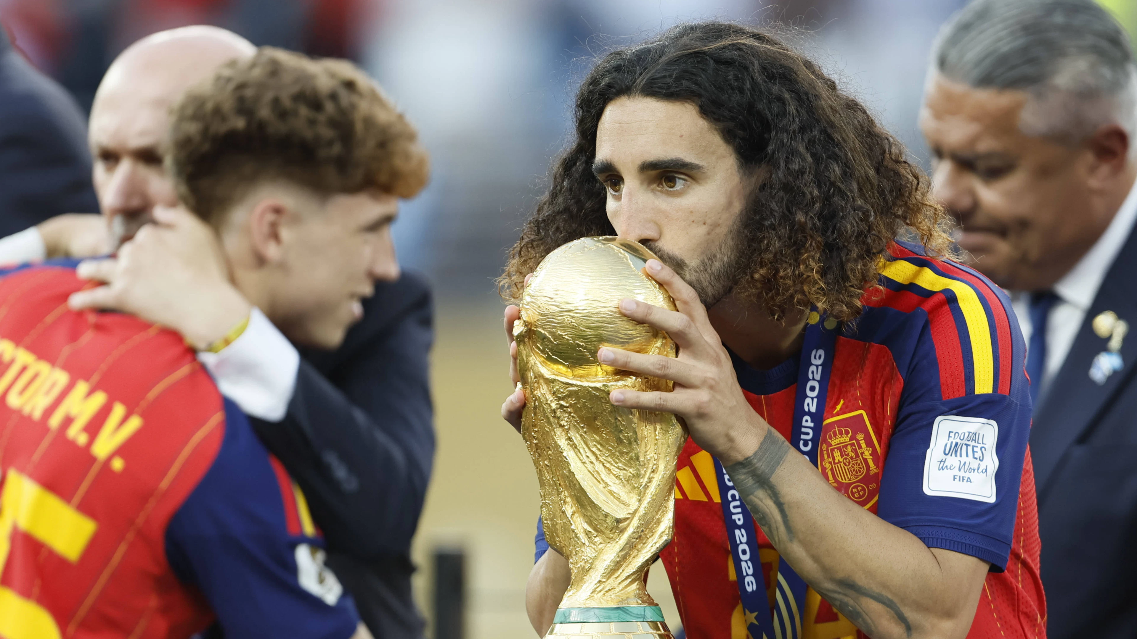 Jetzt will sich Spanien-Star Cucurella Gesicht von Trainer tätowieren lassen