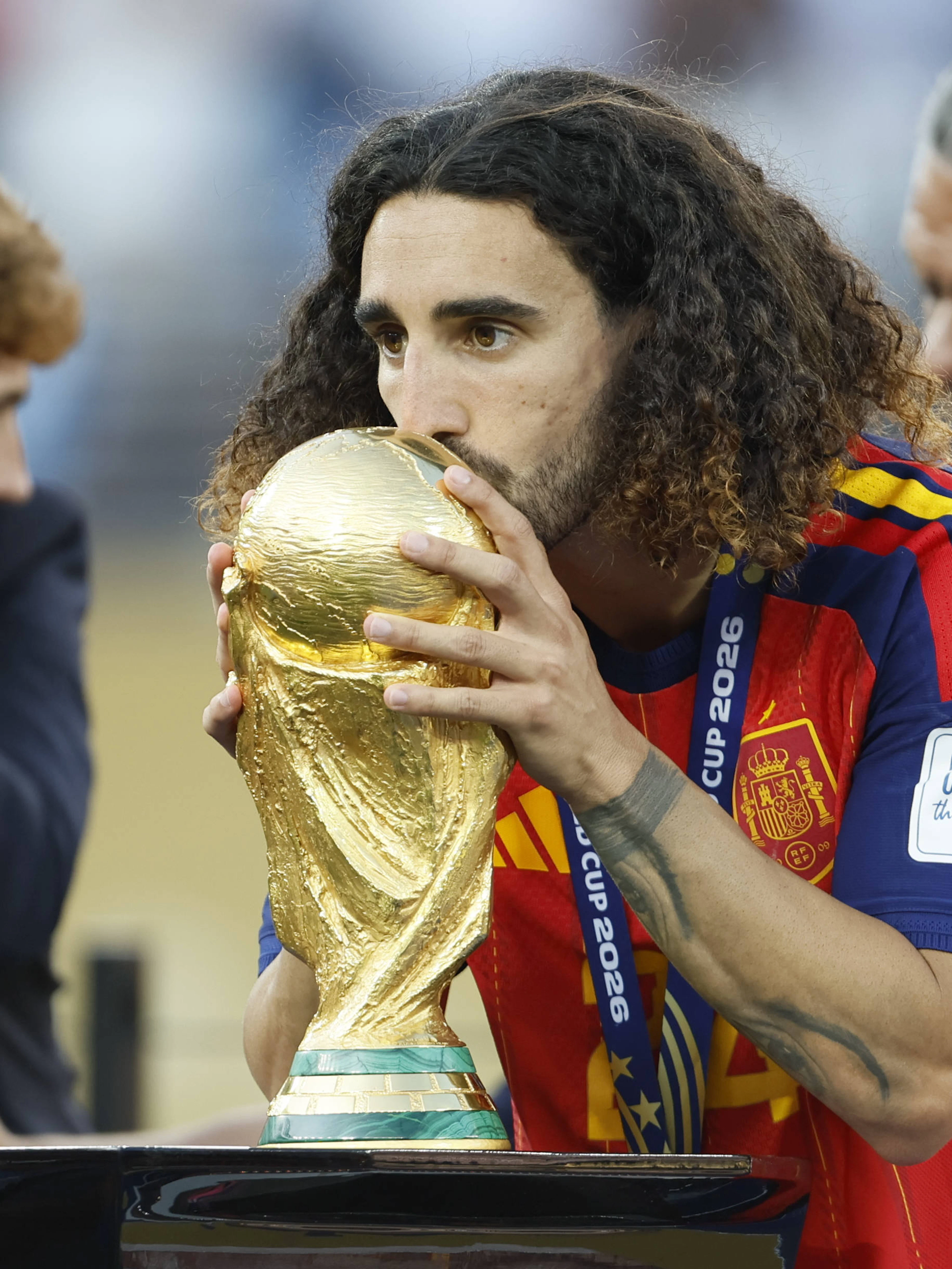 Jetzt will sich Spanien-Star Cucurella Gesicht von Trainer tätowieren lassen