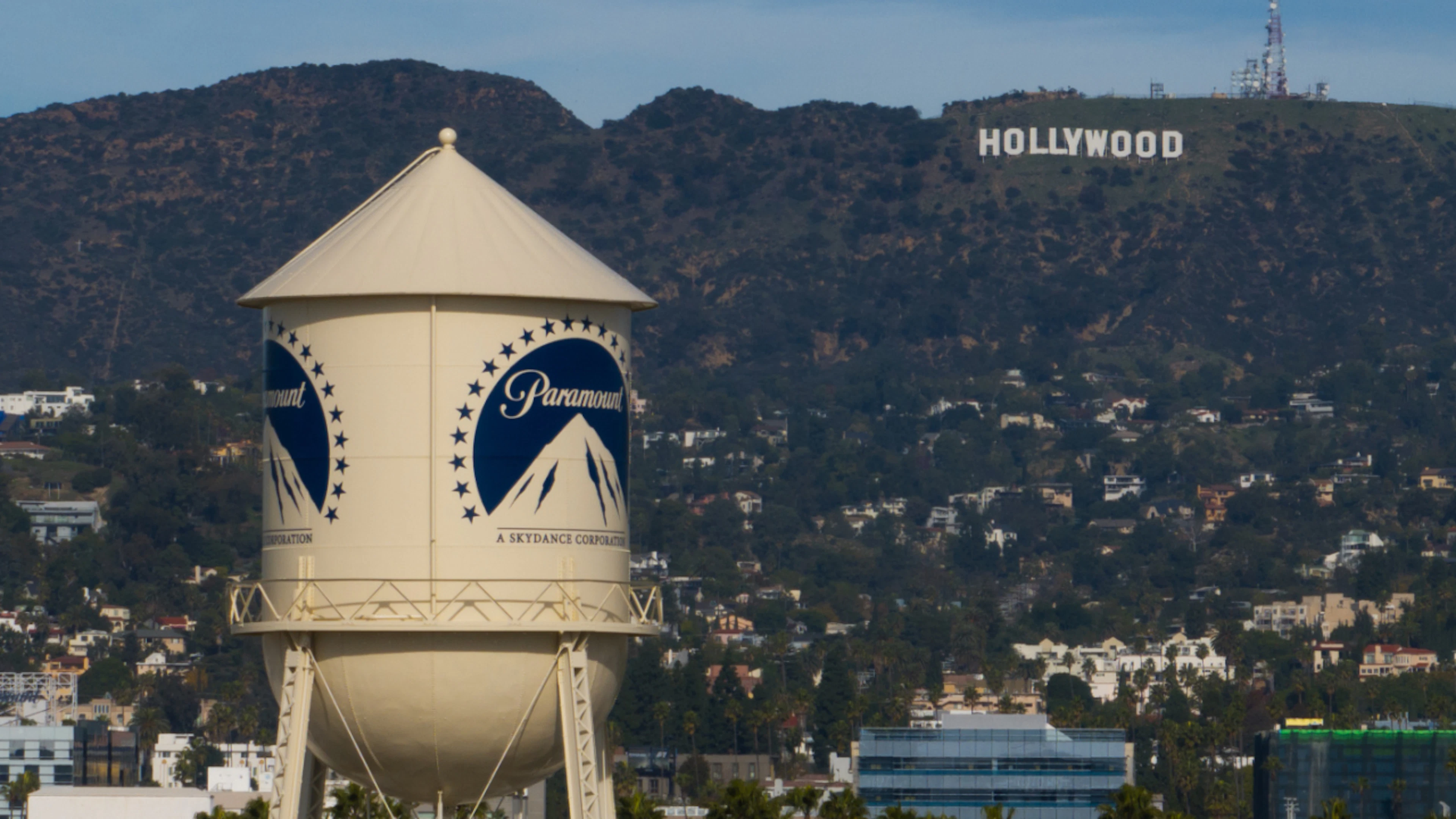 Der Wasserturm in den Warner Bros. Studios in Burbank bei Los Angeles.