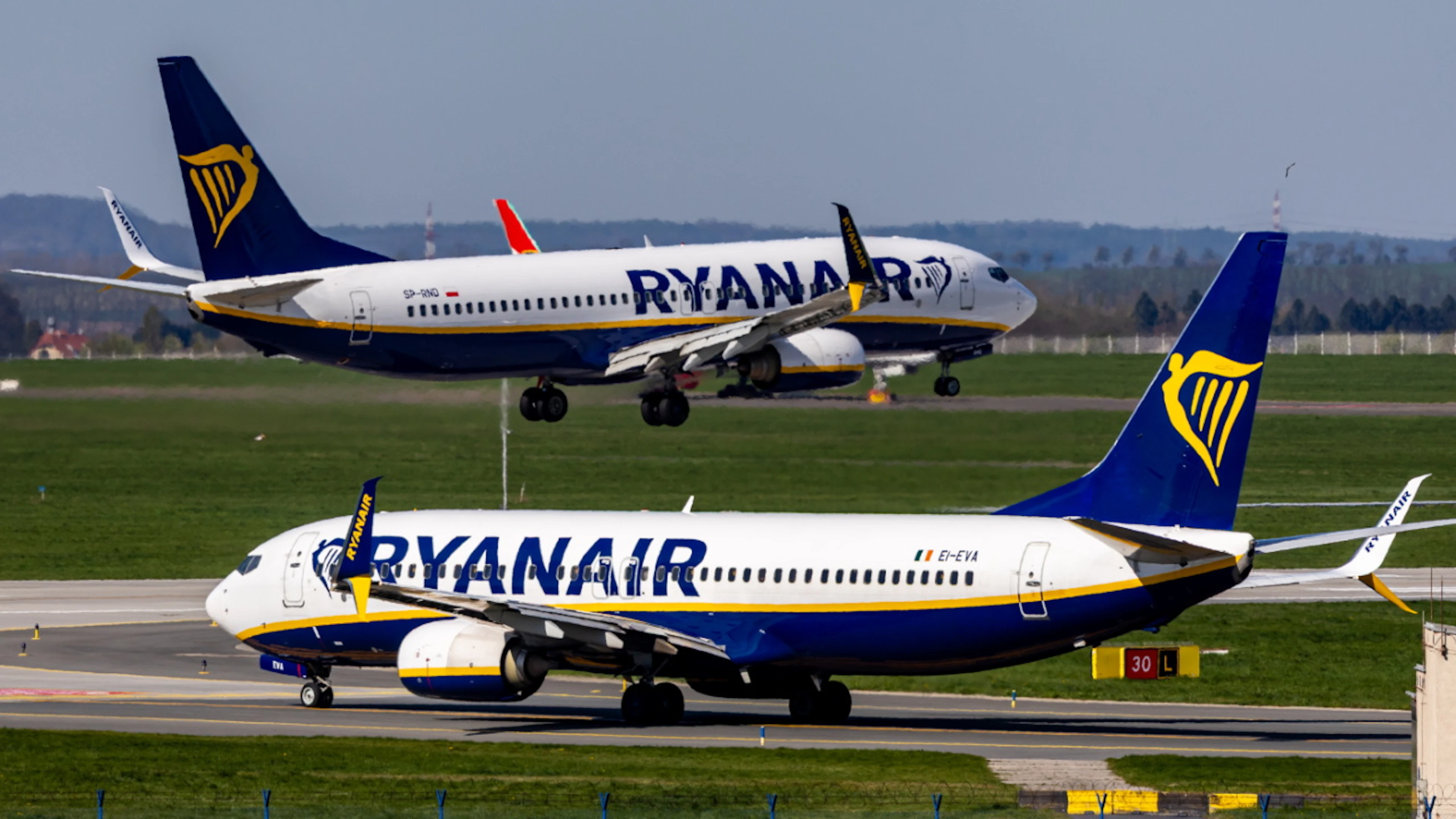 Ryanair estime que le résultat net final de l'exercice 2027 demeure très sensible à des évolutions externes défavorables, notamment une escalade des conflits au Moyen-Orient mais aussi en Ukraine (archives).