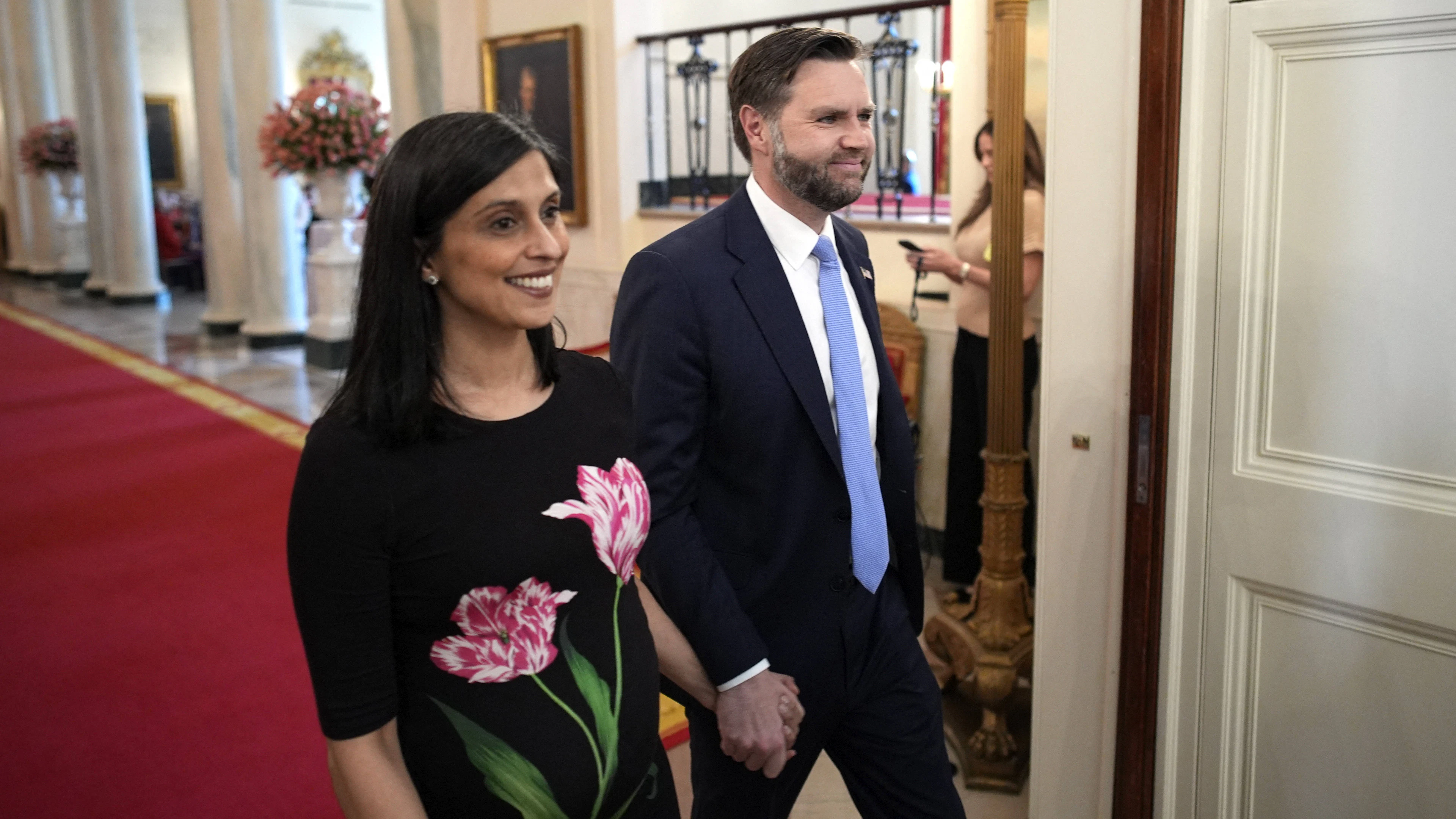 Usha Vance (l.) und ihr Ehemann, US-Vizepräsident JD Vance. (Archivbild)