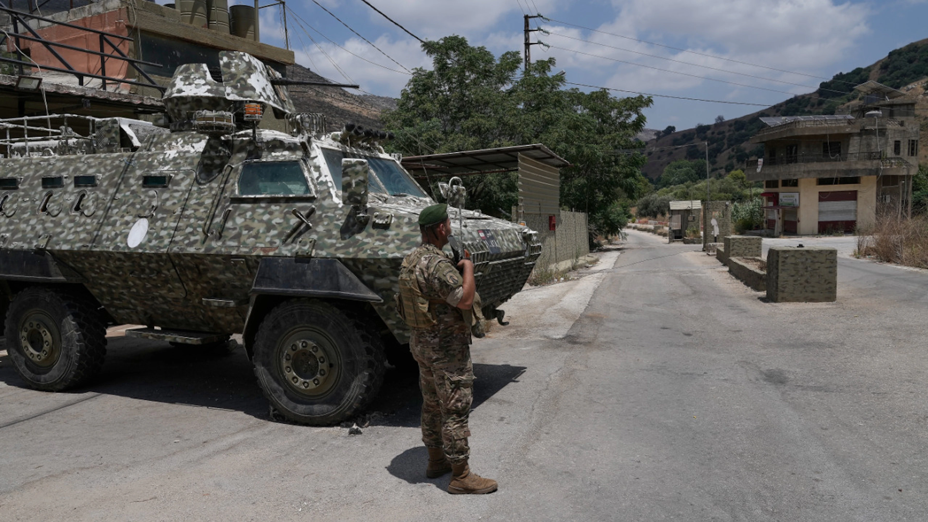 ARCHIVE – A soldier from the Lebanese Army stands at a checkpoint in the village of Frun in southern Lebanon. Photo: Mohammed Zaatari/AP/dpa