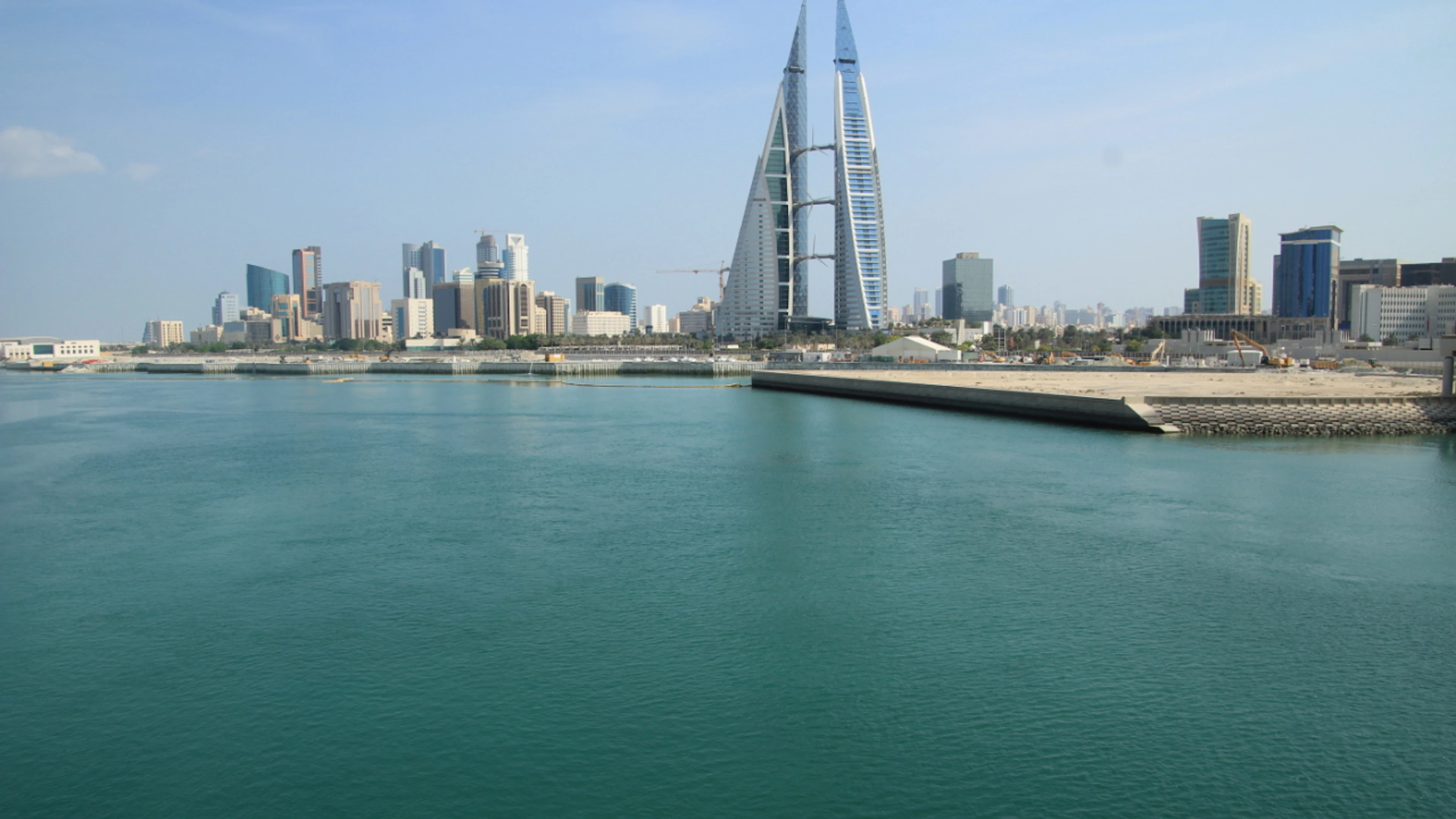 ARCHIV – Blick auf die Skyline von Manama. Foto: Cindy Riechau/dpa