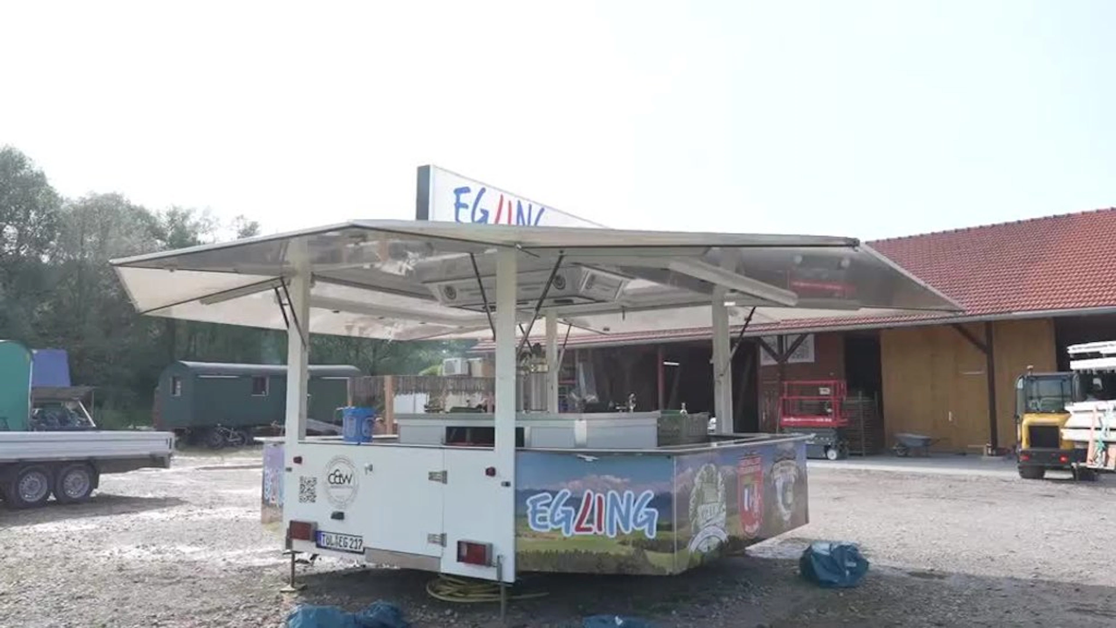Angriff auf Dorffest in Egling: Unbekannter verletzt Gäste und flüchtet