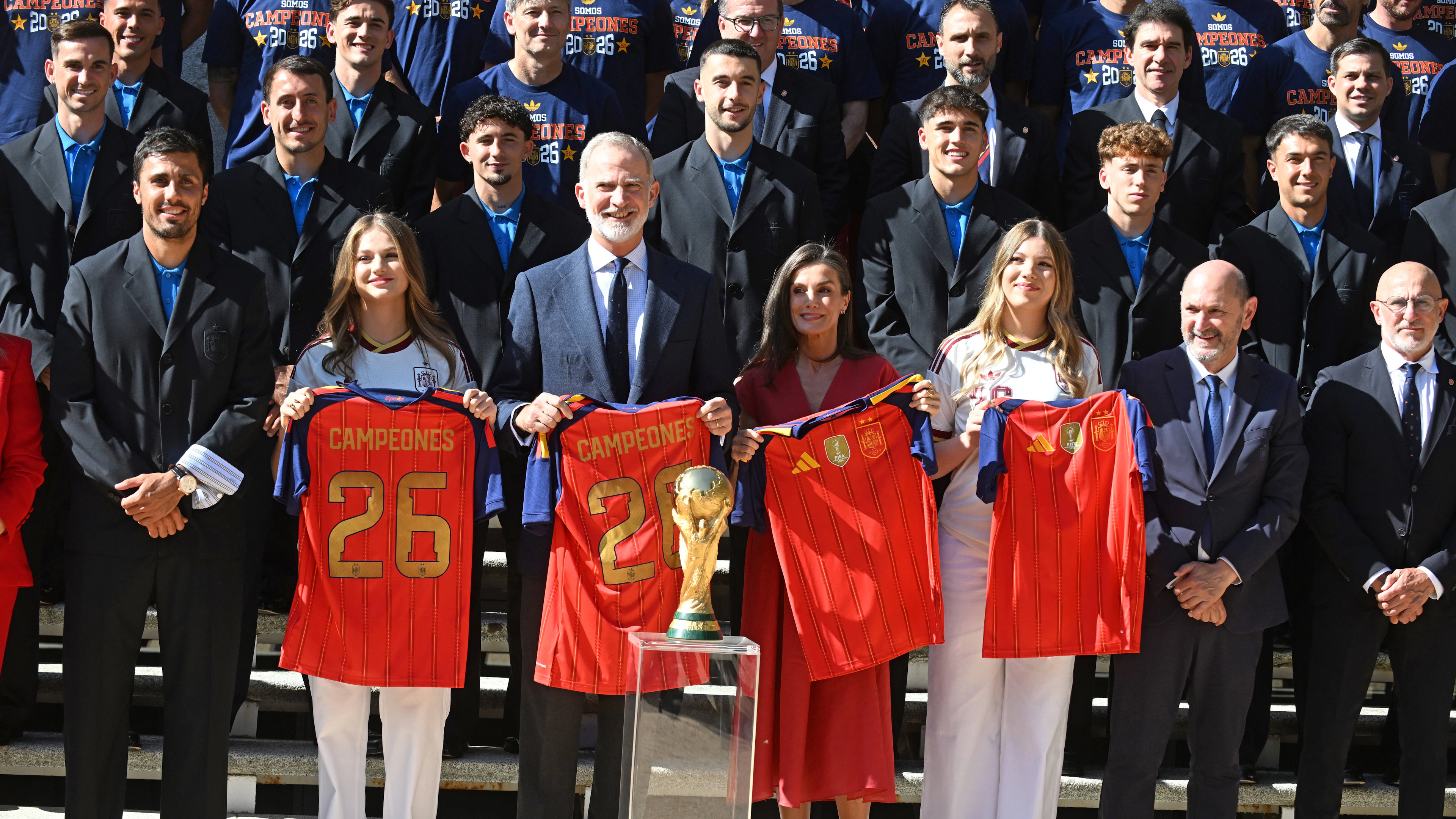 Spaniens König Felipe gratuliert den Fussball-Weltmeistern