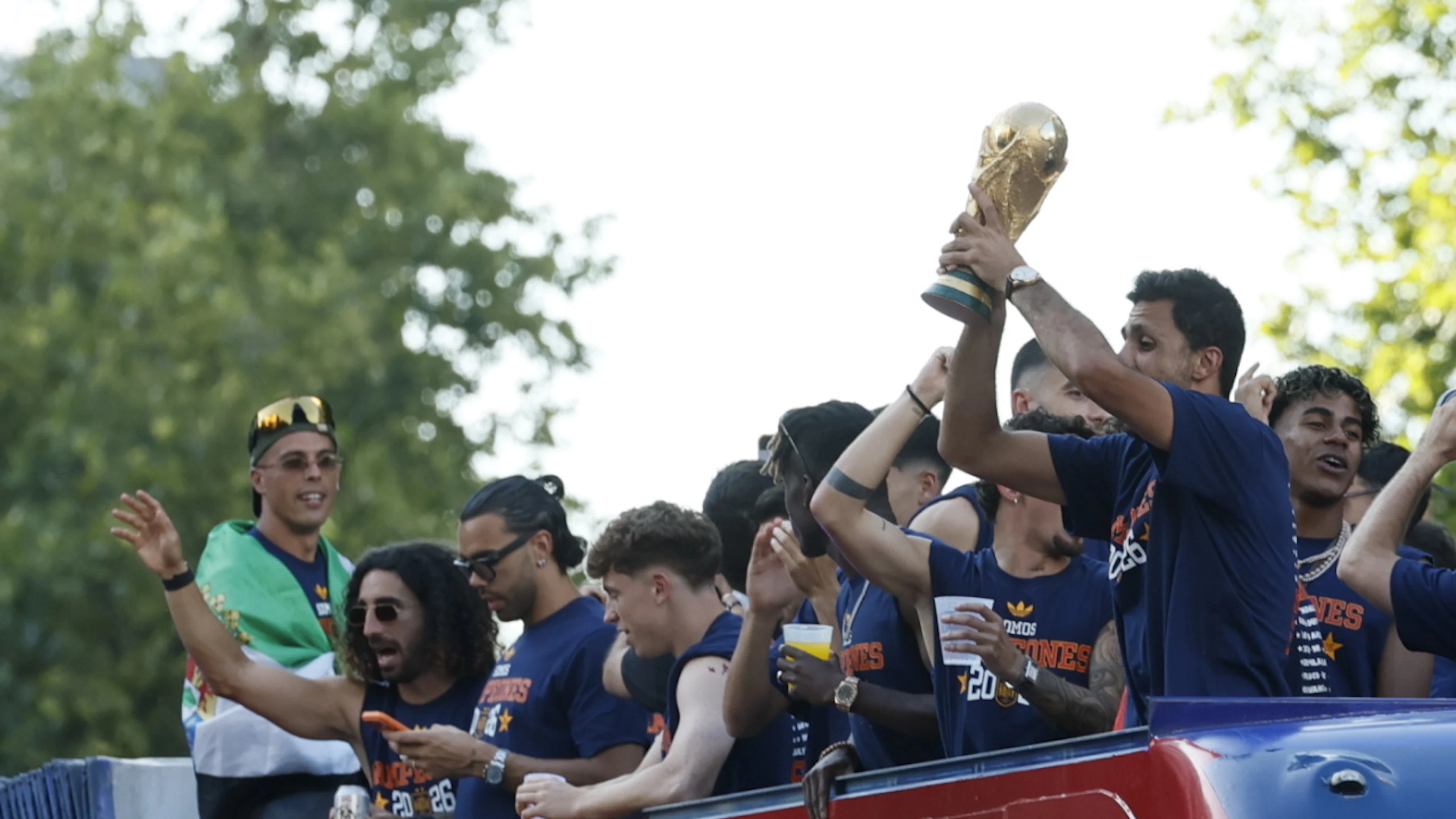 Triumphfahrt durch Madrid: Spaniens Weltmeisterteam