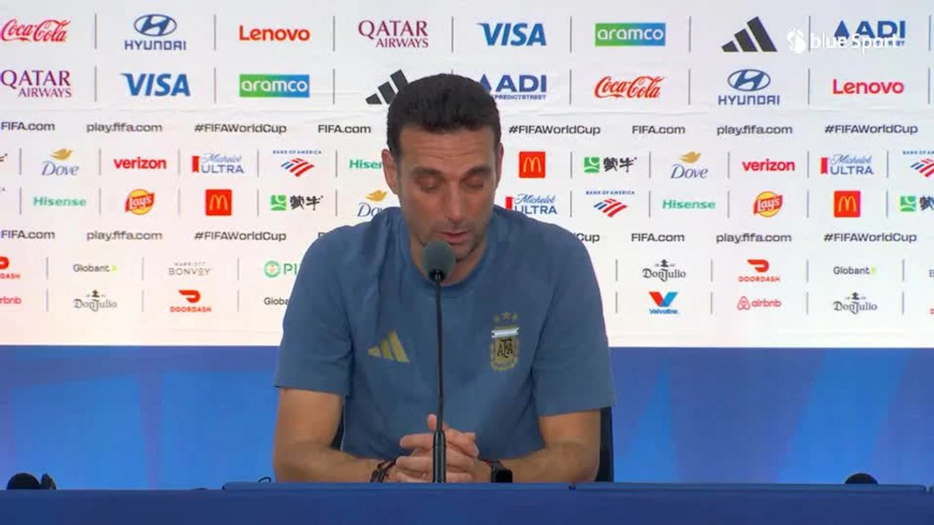 Argentinien-Trainer Scaloni bricht Pressekonferenz unter Tränen ab