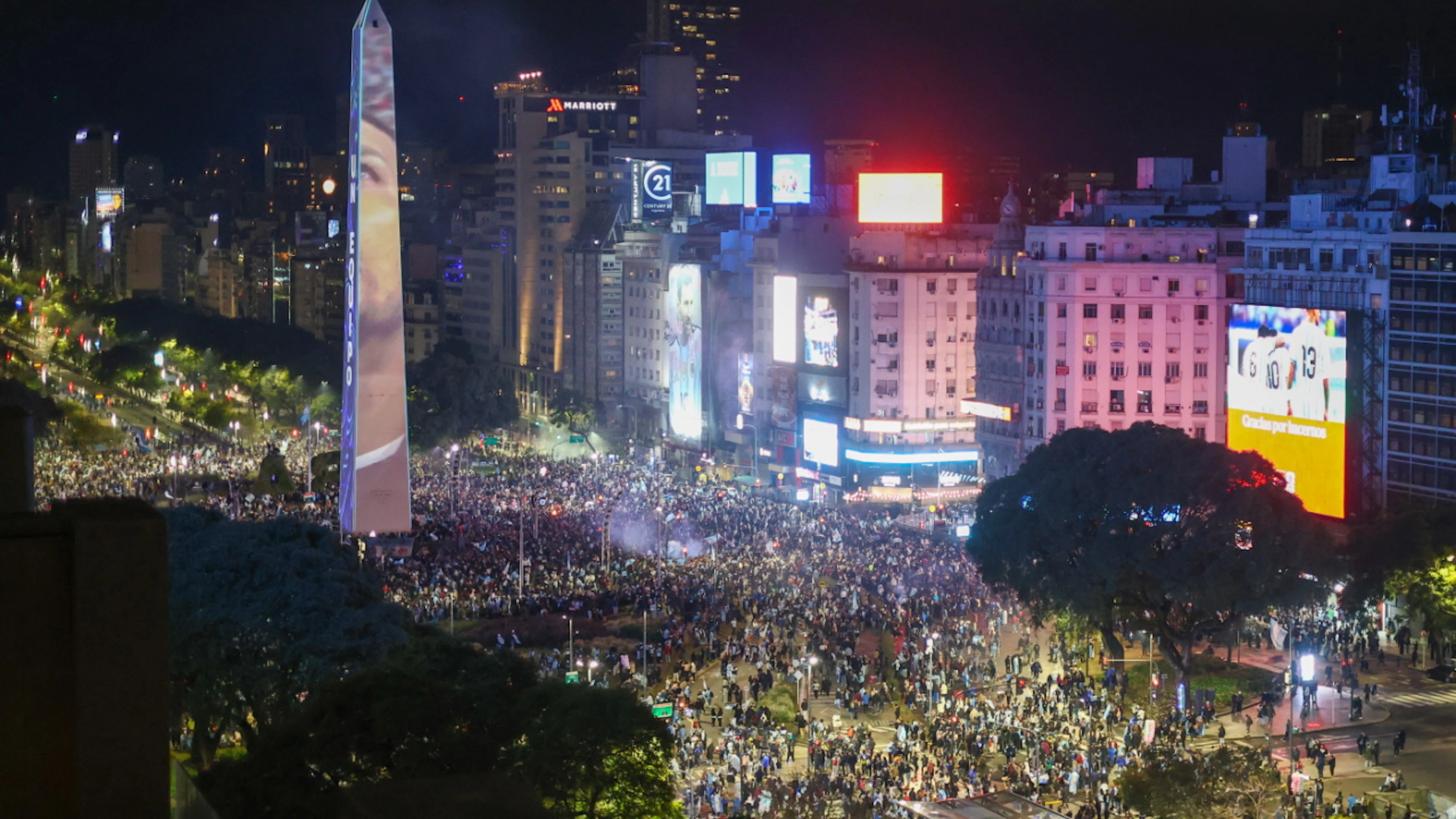 Scontri tra tifosi e polizia a Buenos Aires dopo la finale dei Mondiali
