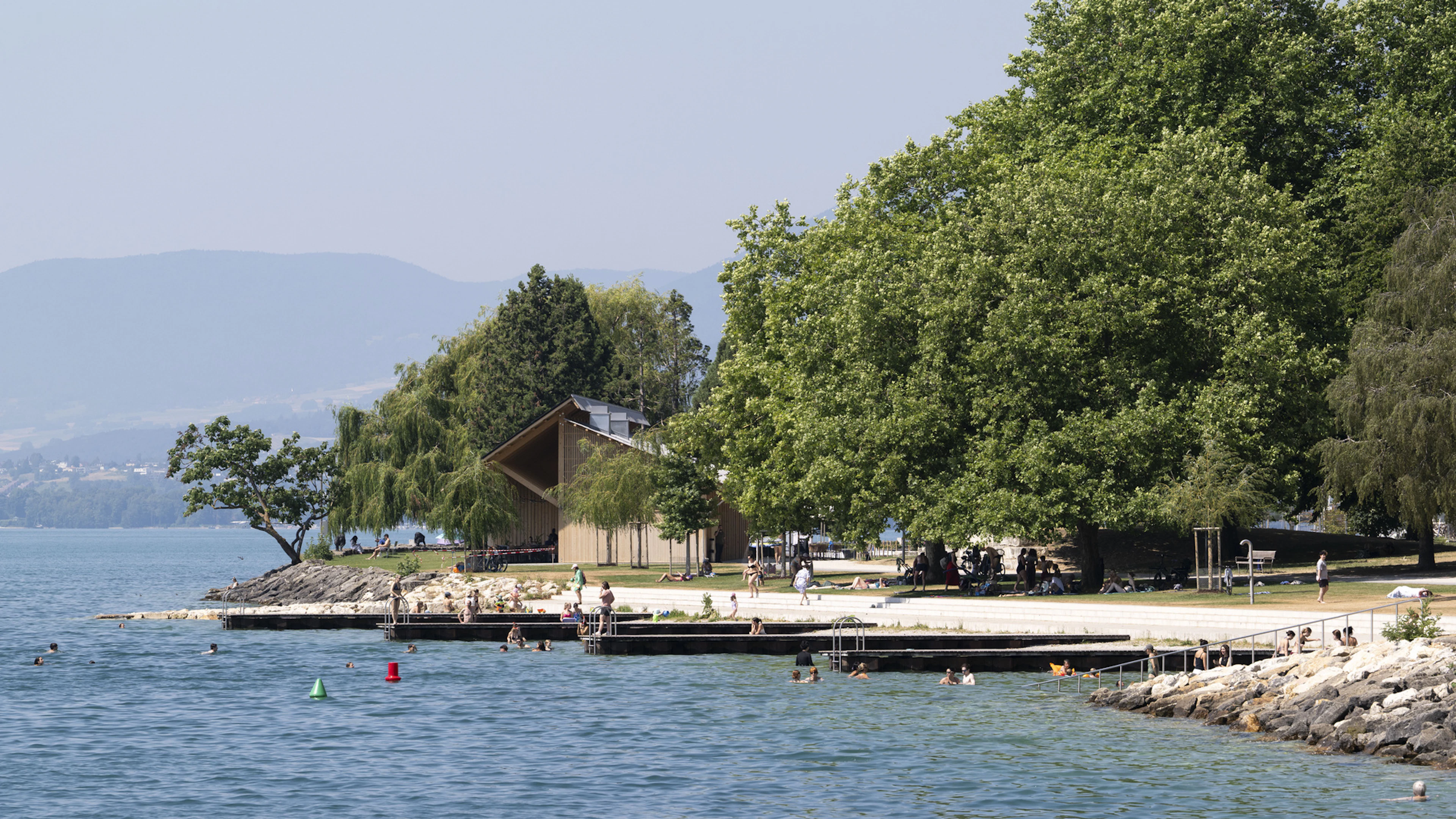 Décès d'un baigneur victime d'un malaise dans le lac de Neuchâtel