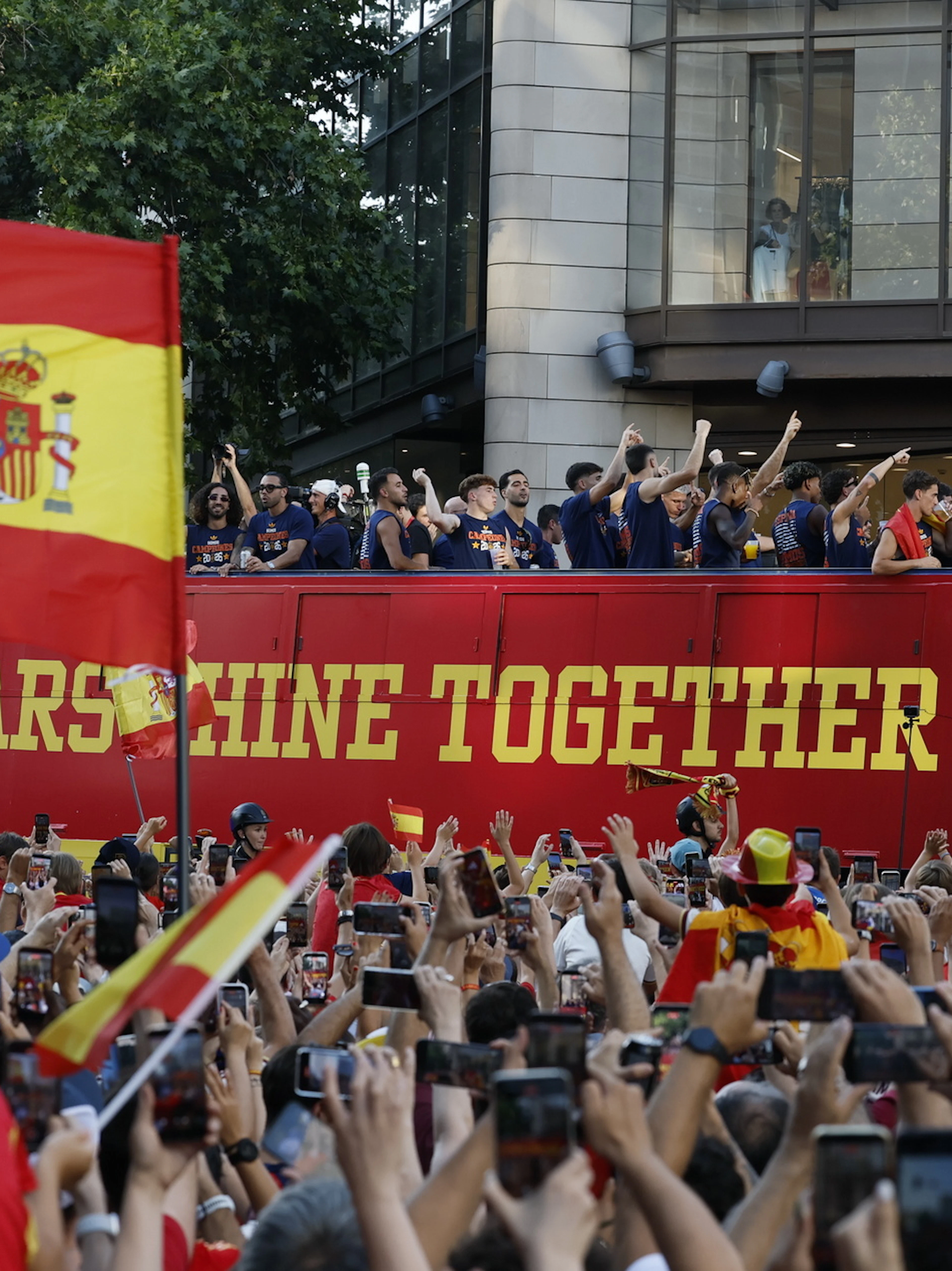 Les Espagnols en liesse communient avec leurs champions du monde