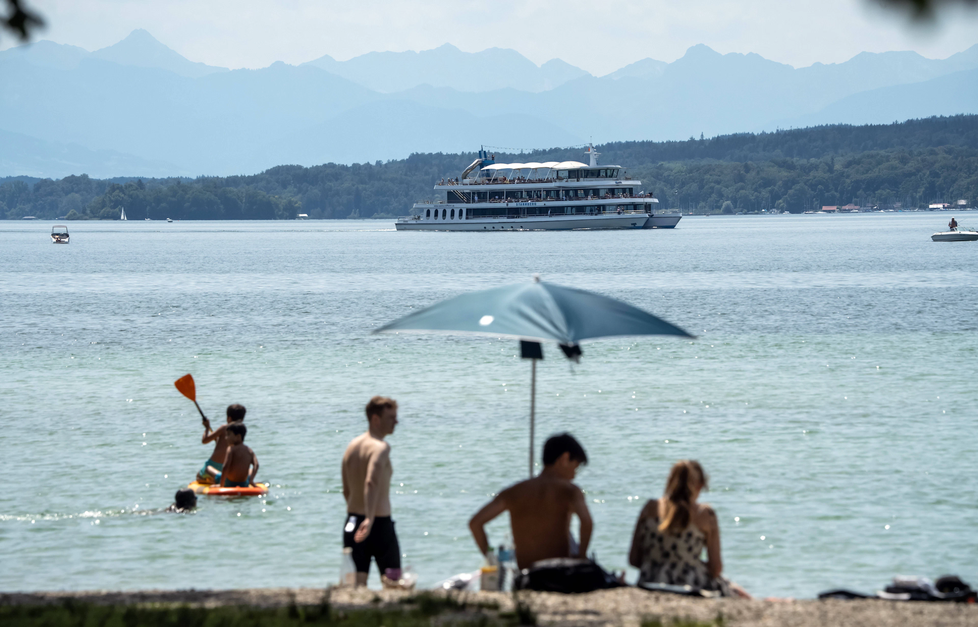 Der Starnberger See liegt rund 25 Kilometer südwestlich von München.