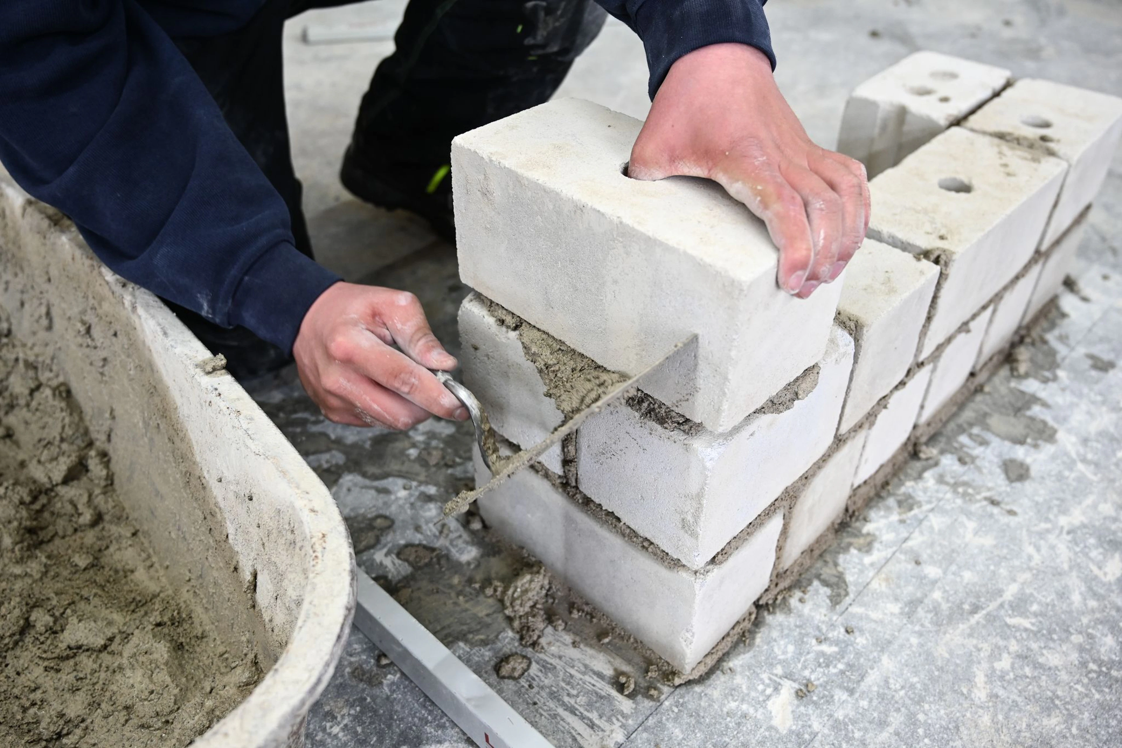 Zement, Beton und Mörtel sind wichtige Baustoffe. (Symbolbild)