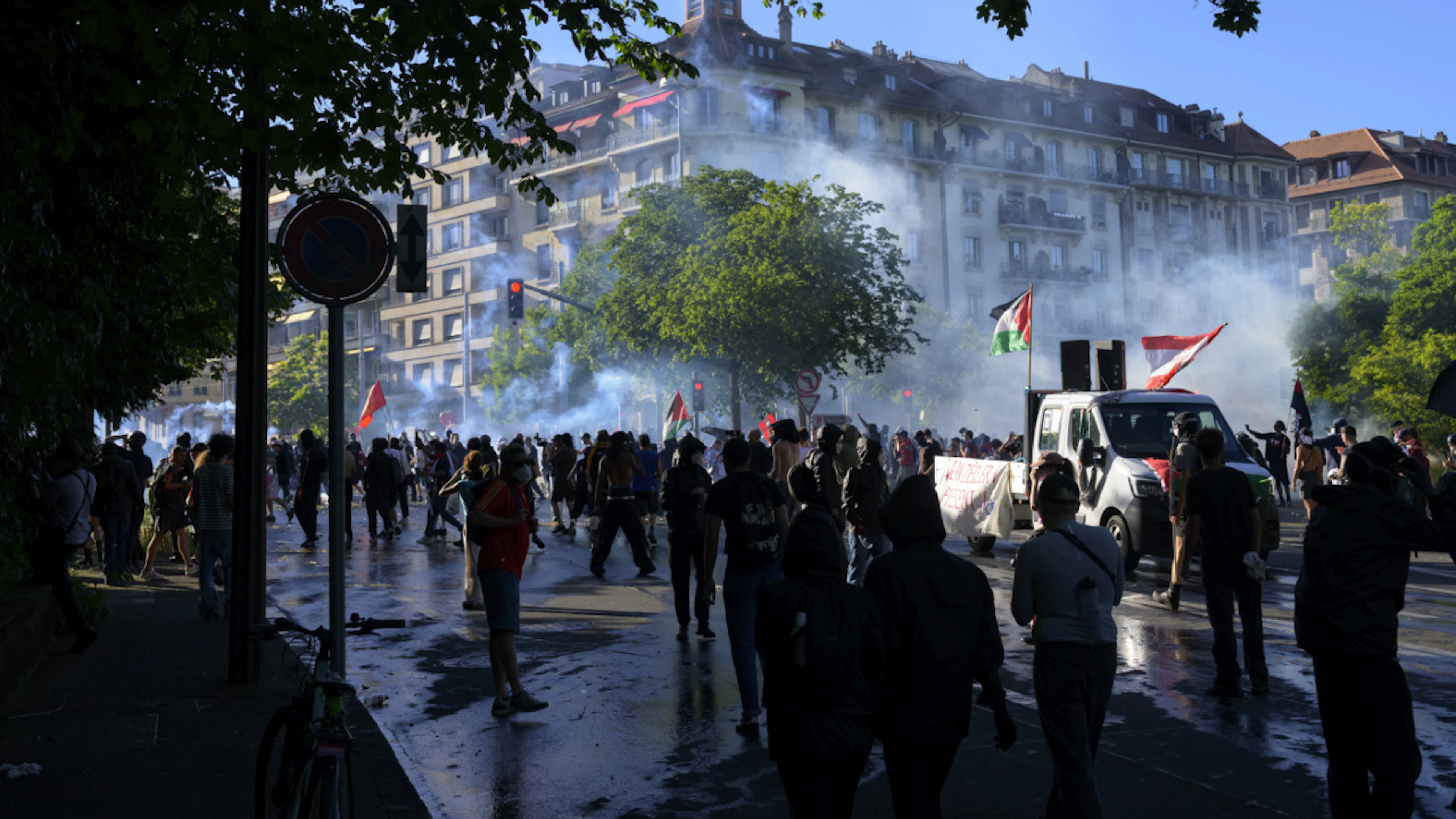 Plus de 3200 signatures pour bannir les nasses policières à Genève
