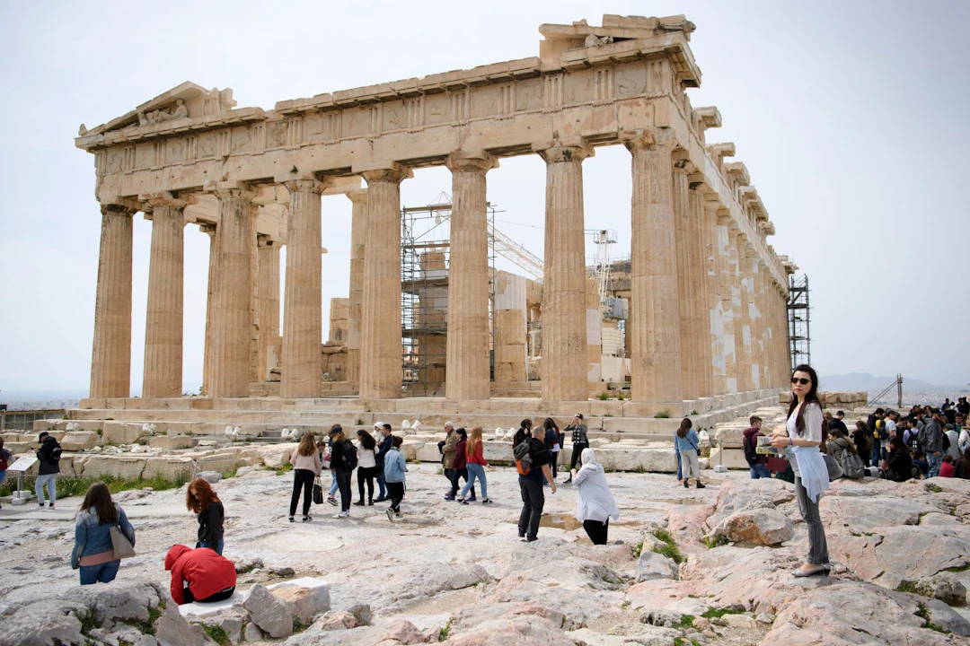 Athens: Knife Attack Near the Acropolis — Tourists Injured