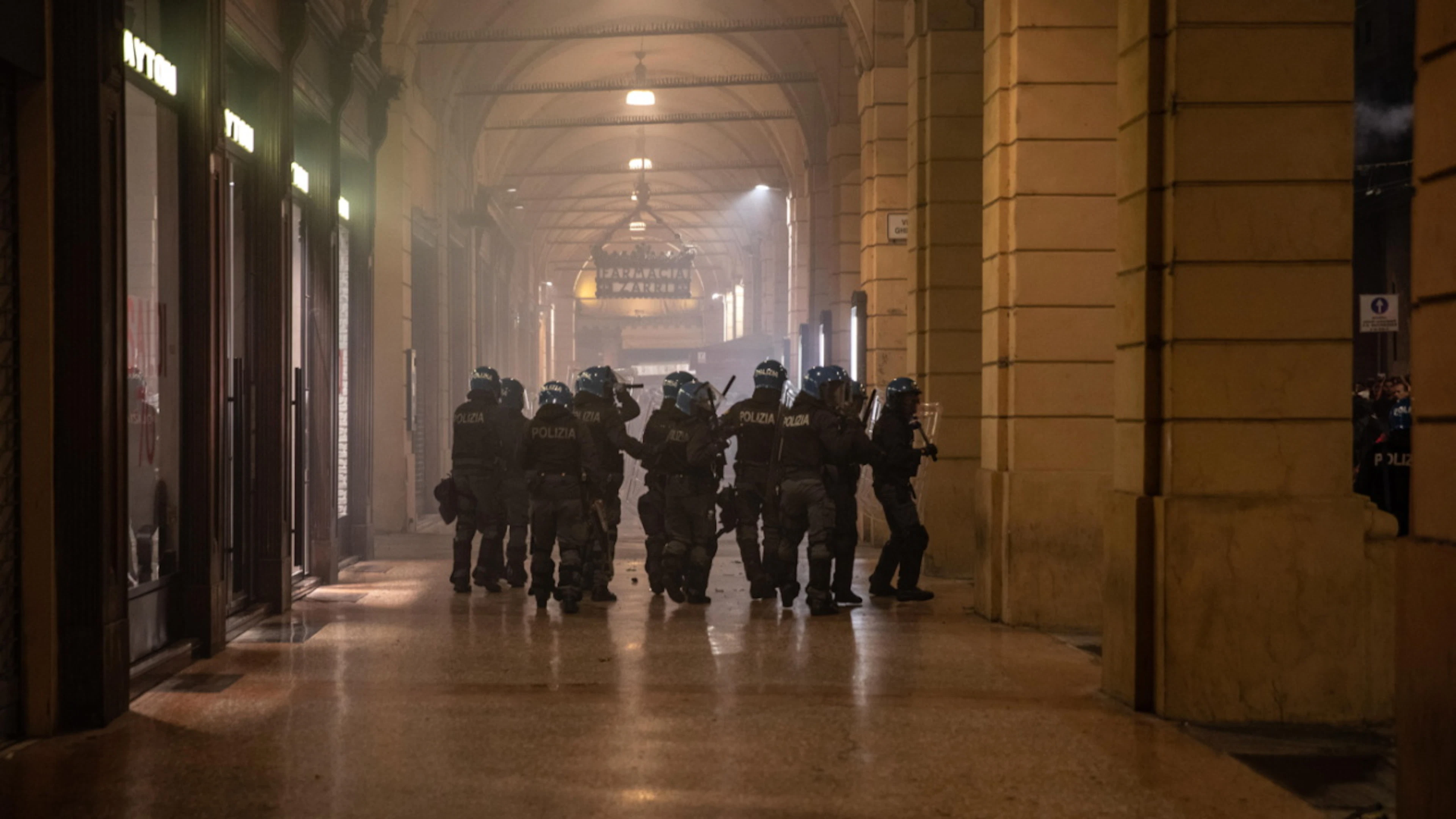 Durante gli scontri si sono registrati diversi feriti.