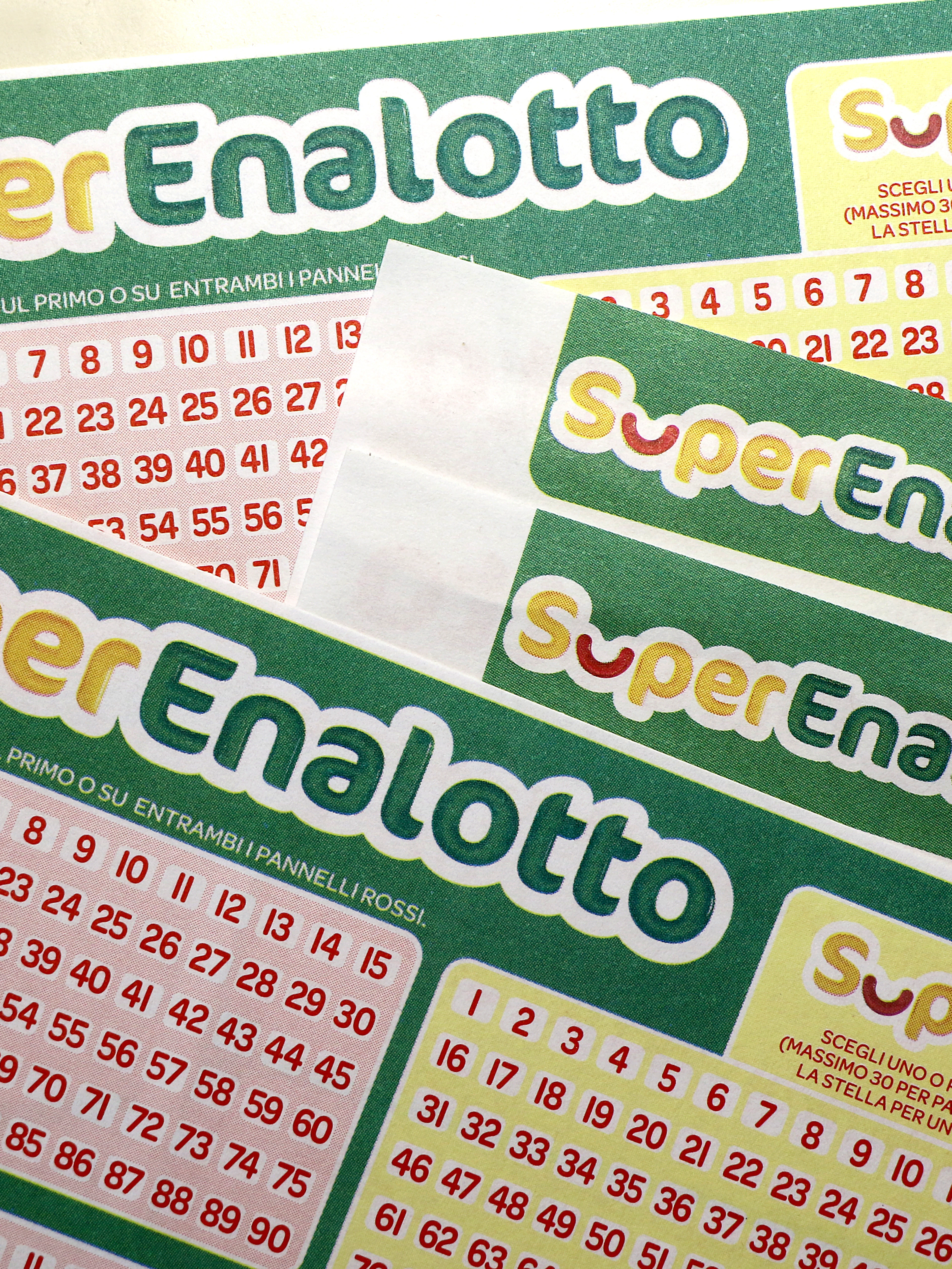 Ha vinto 600 mila euro al Superenalotto due mesi fa, ma ancora non ha ritirato il premio
