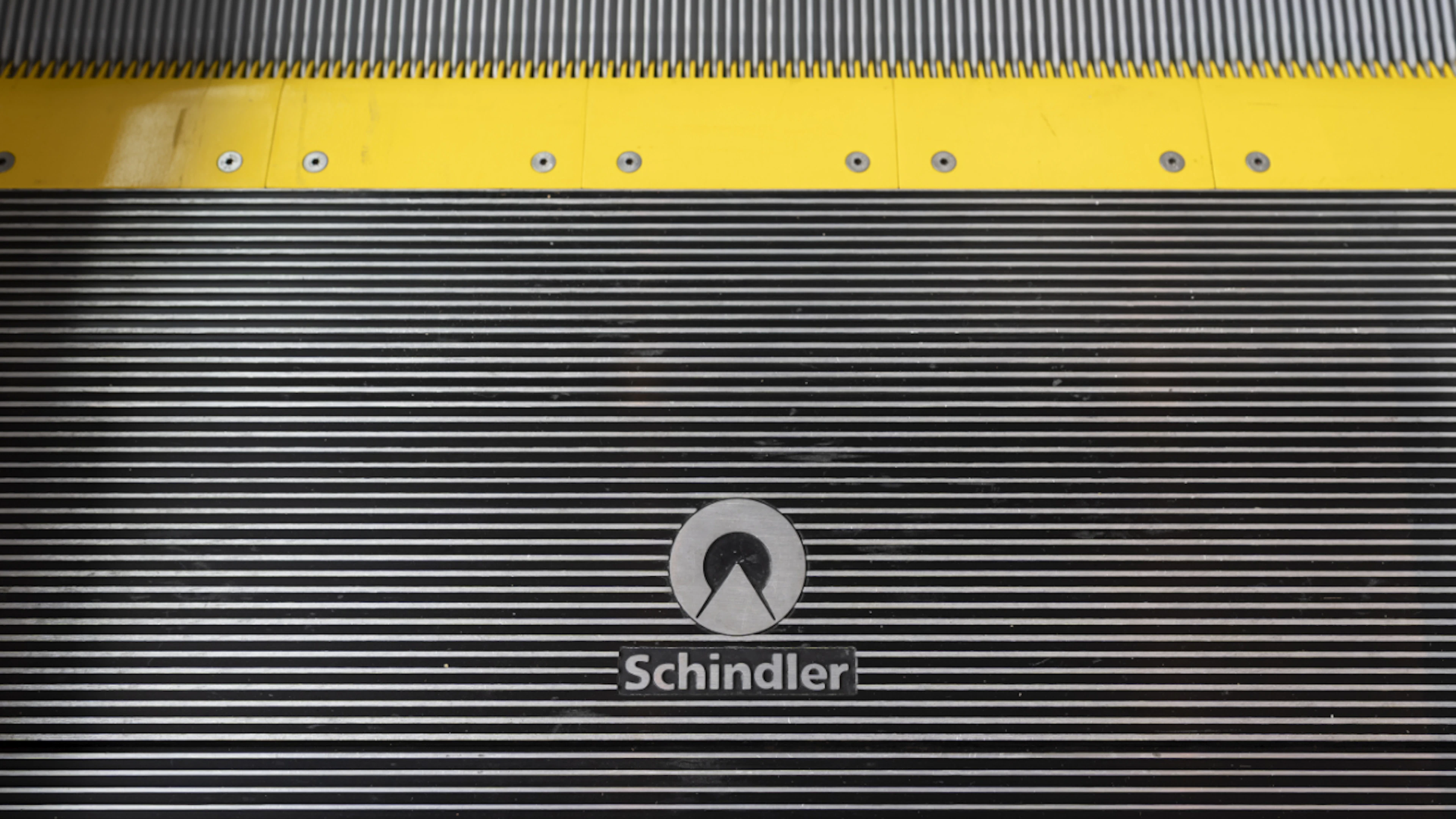 Schindler schrumpft leicht im zweiten Quartal