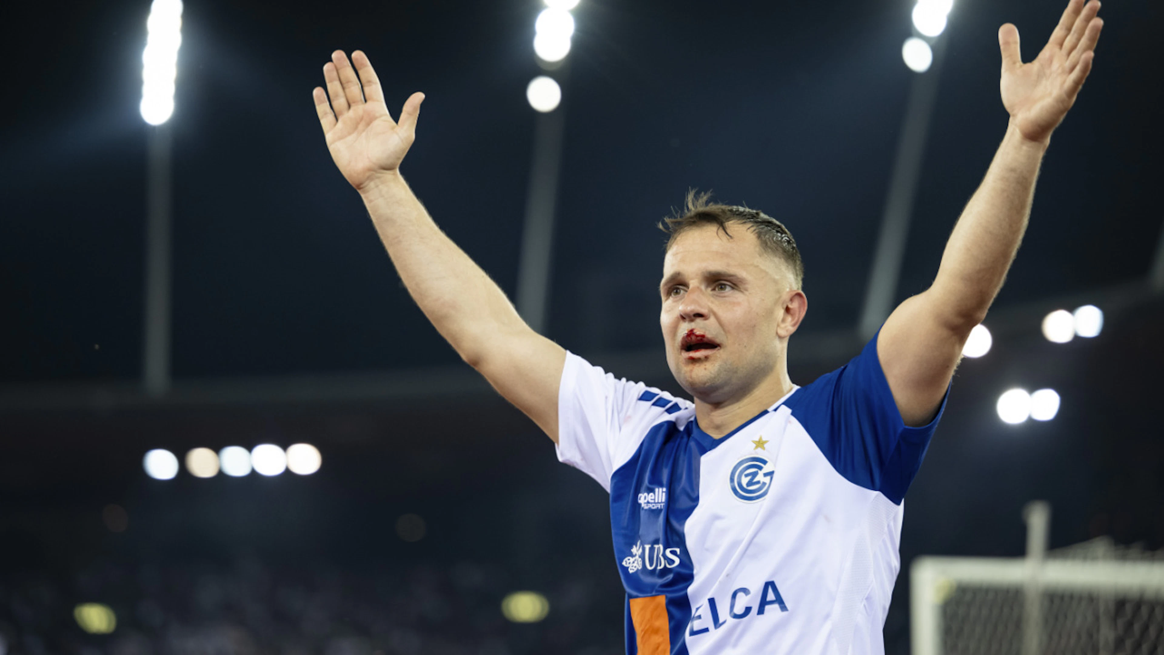 Mit blutender Lippe spielte Amir Abrashi das Barrage-Rückspiel gegen Aarau zu Ende – nun startet er mit GC in die neue Saison