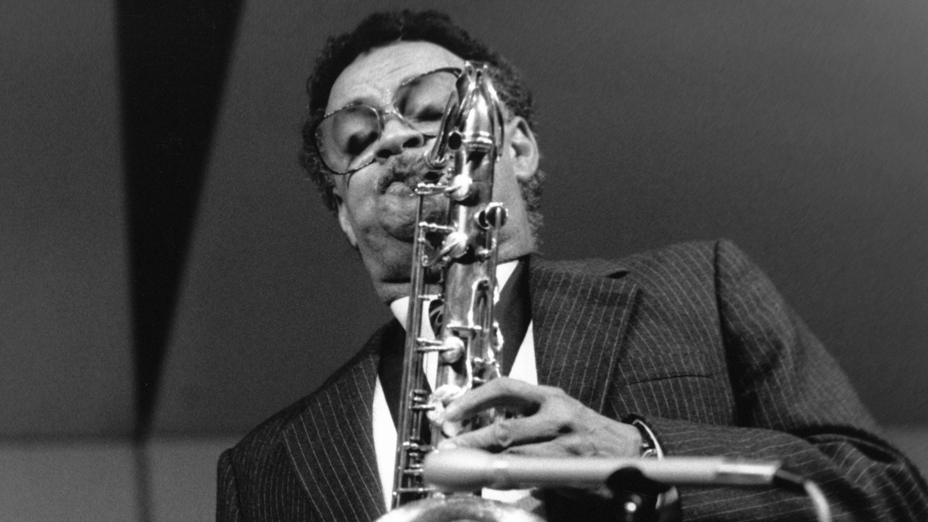 Plas Johnson a notamment accompagné des légendes de la musique comme Frank Sinatra et Nat King Cole.